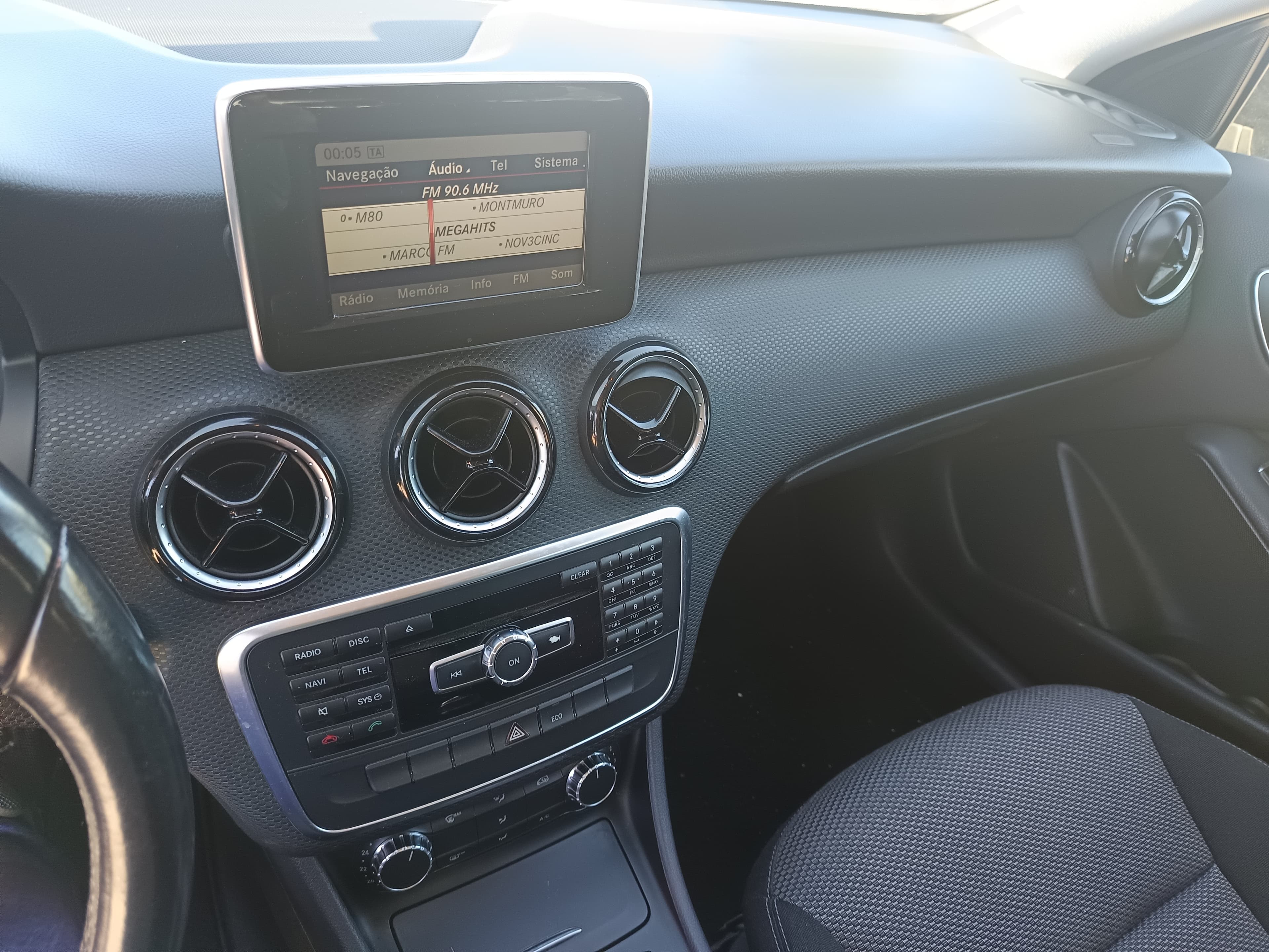 Mercedes-Benz A180 CDI · Ano 2013 — imagem 37