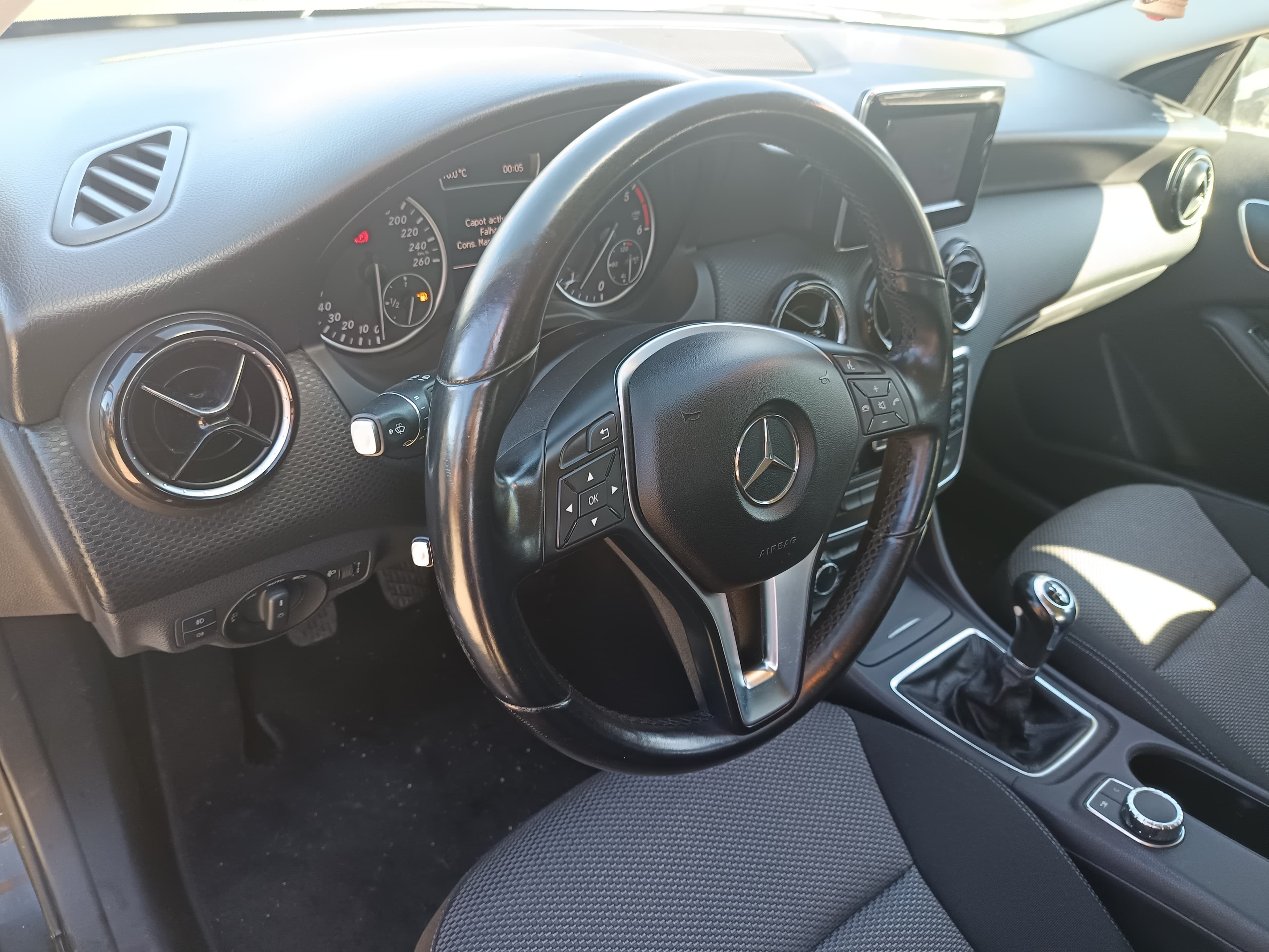 Mercedes-Benz A180 CDI · Ano 2013 — imagem 35
