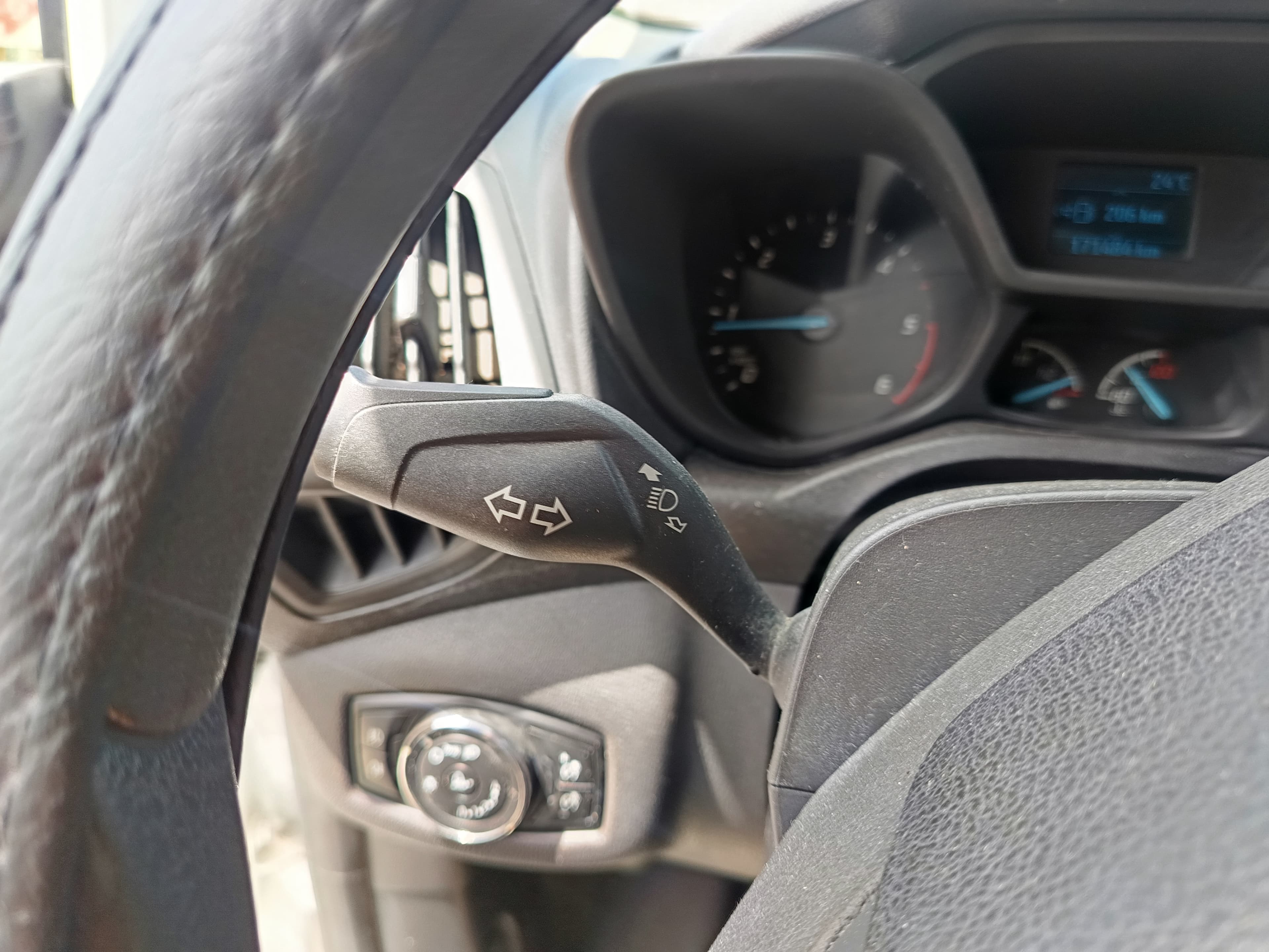Ford Transit Connect · Ano 2014 — image 38