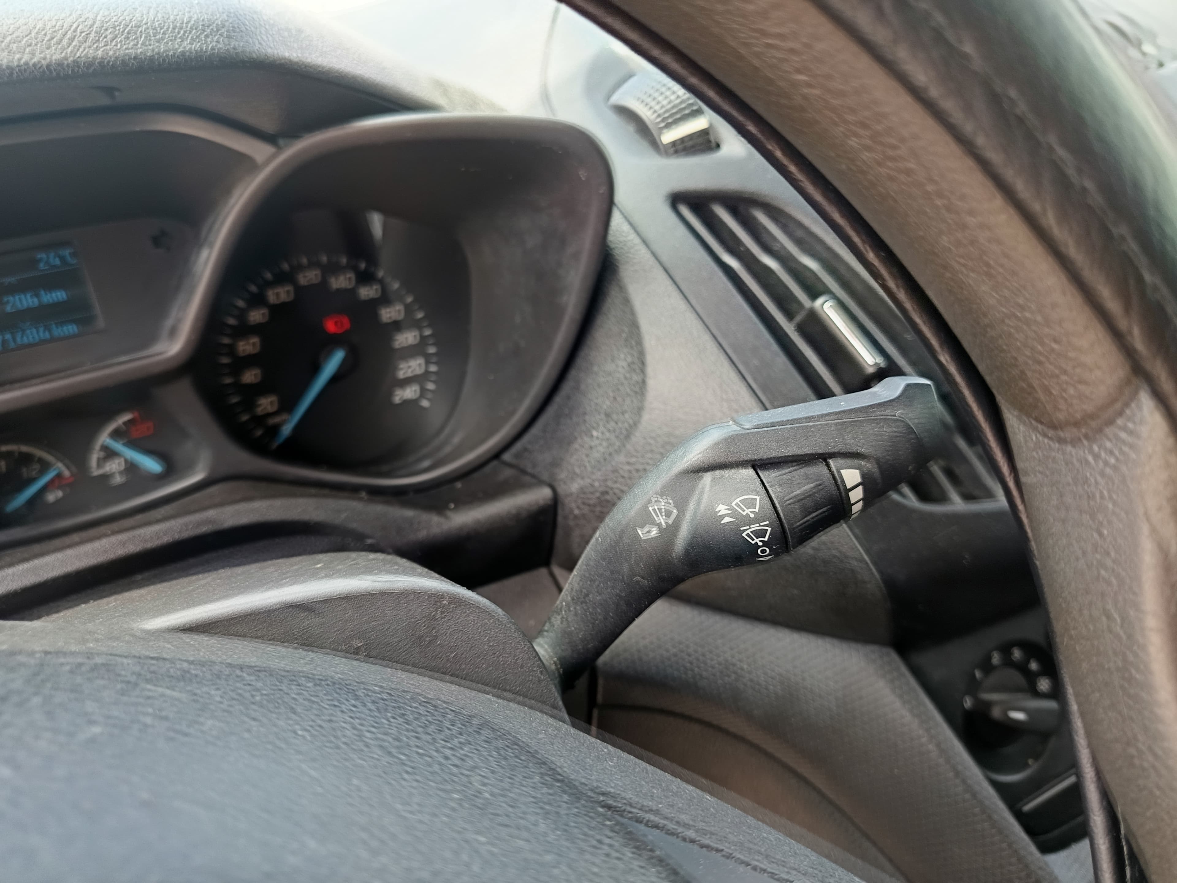 Ford Transit Connect · Ano 2014 — image 37