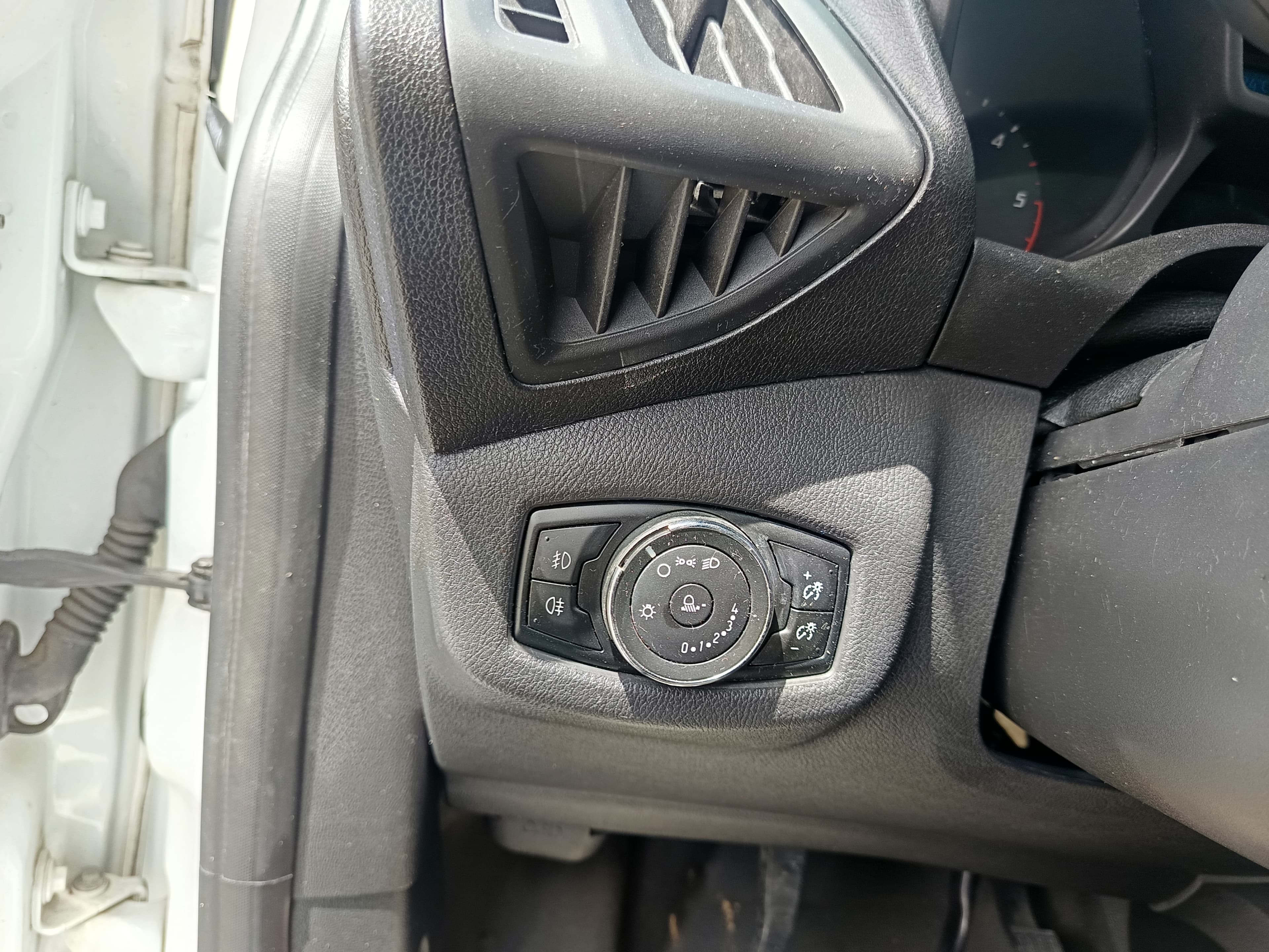 Ford Transit Connect · Ano 2014 — image 39