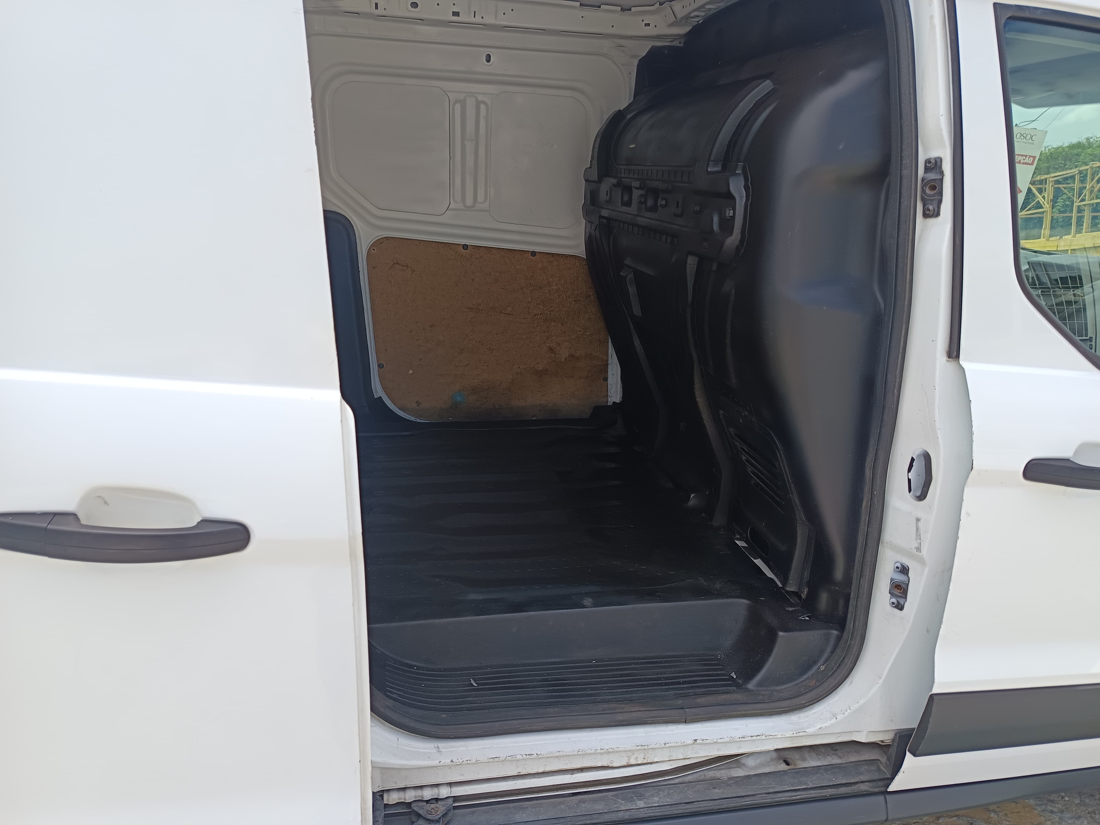 Ford Transit Connect · Ano 2014 — image 27