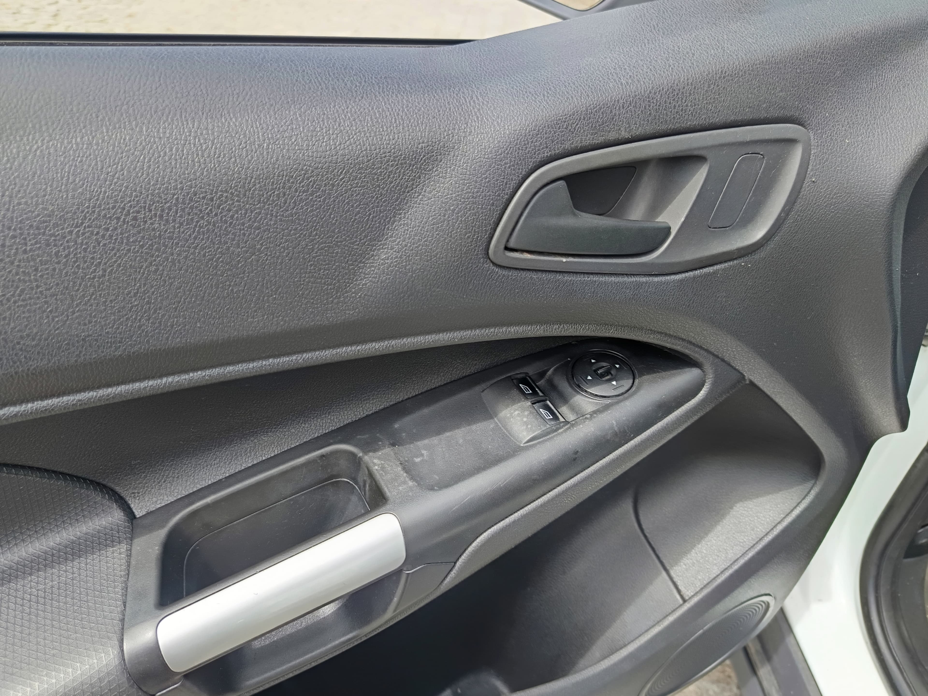 Ford Transit Connect · Ano 2014 — image 31