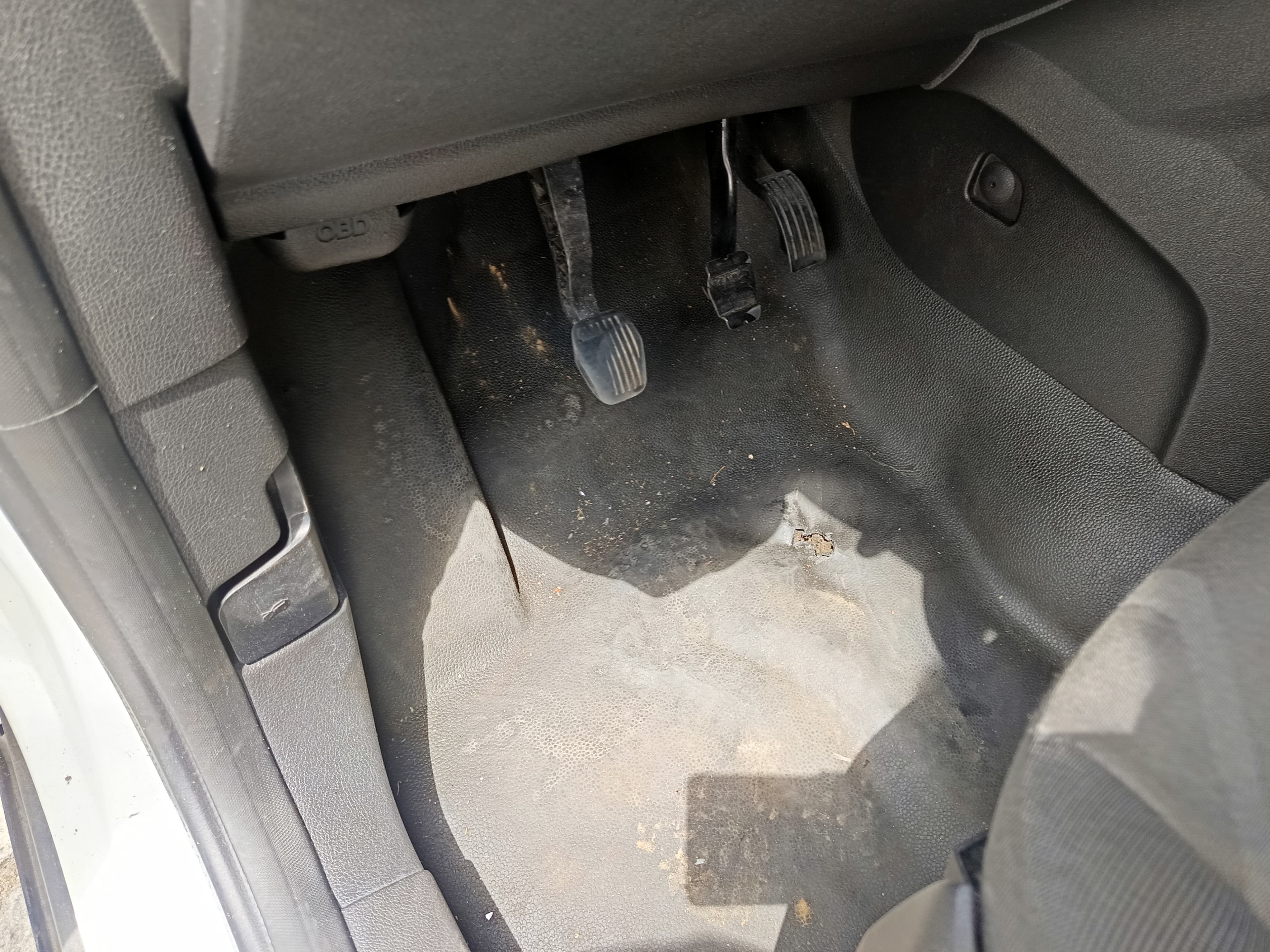 Ford Transit Connect · Ano 2014 — image 29