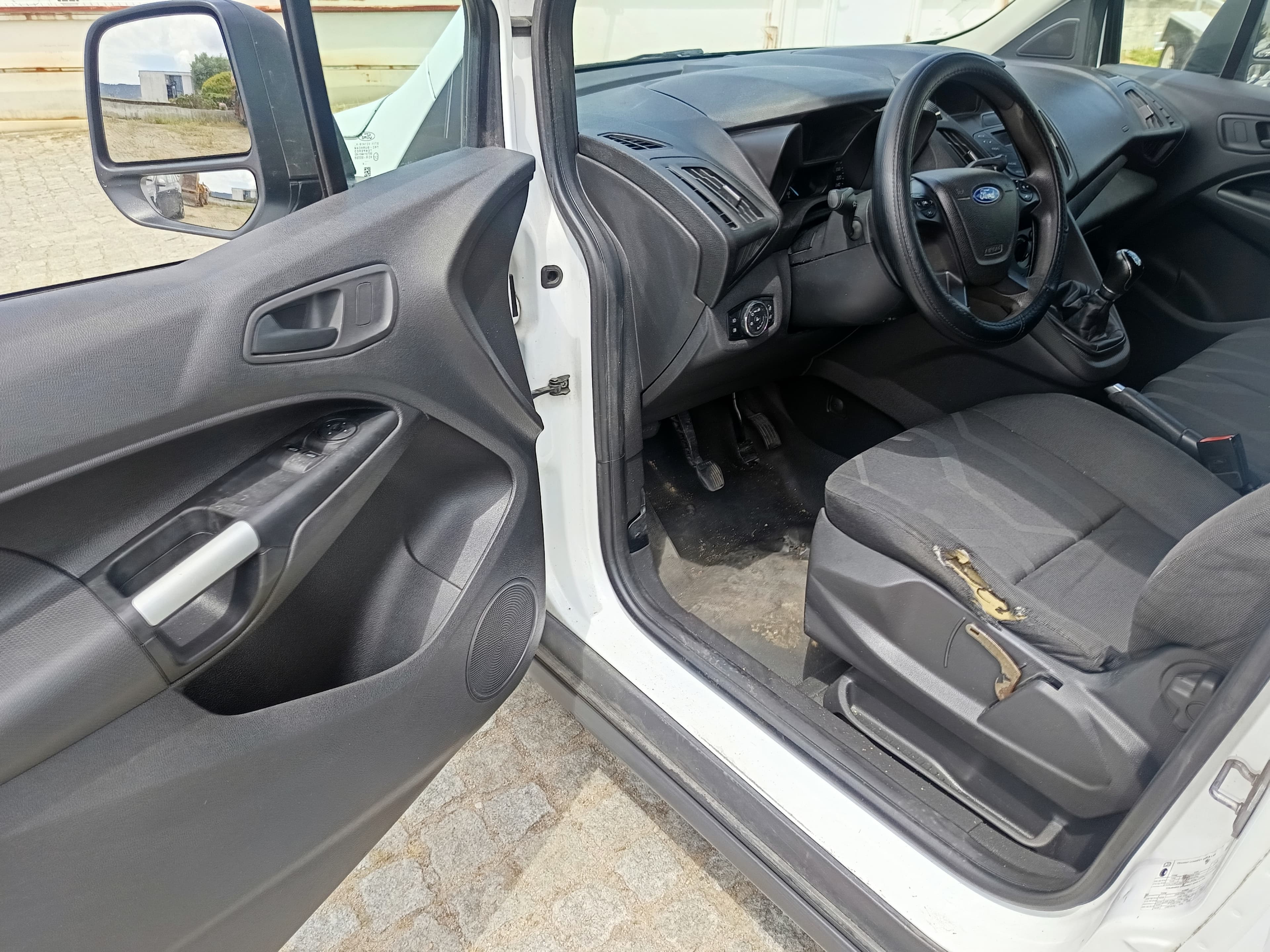 Ford Transit Connect · Ano 2014 — image 26