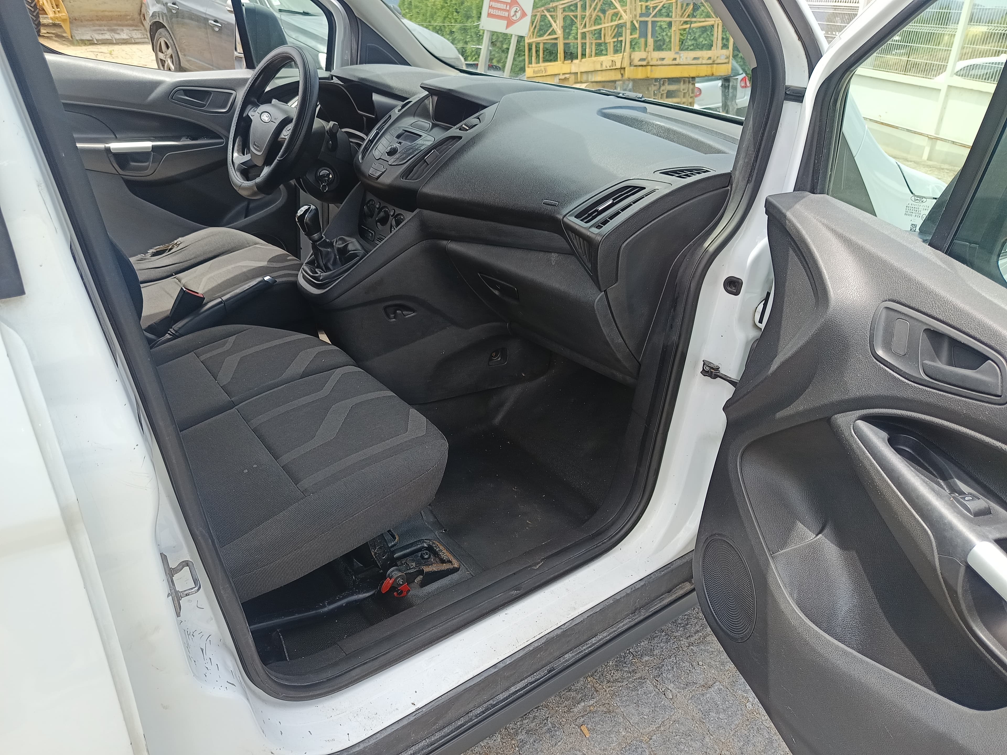 Ford Transit Connect · Ano 2014 — image 22