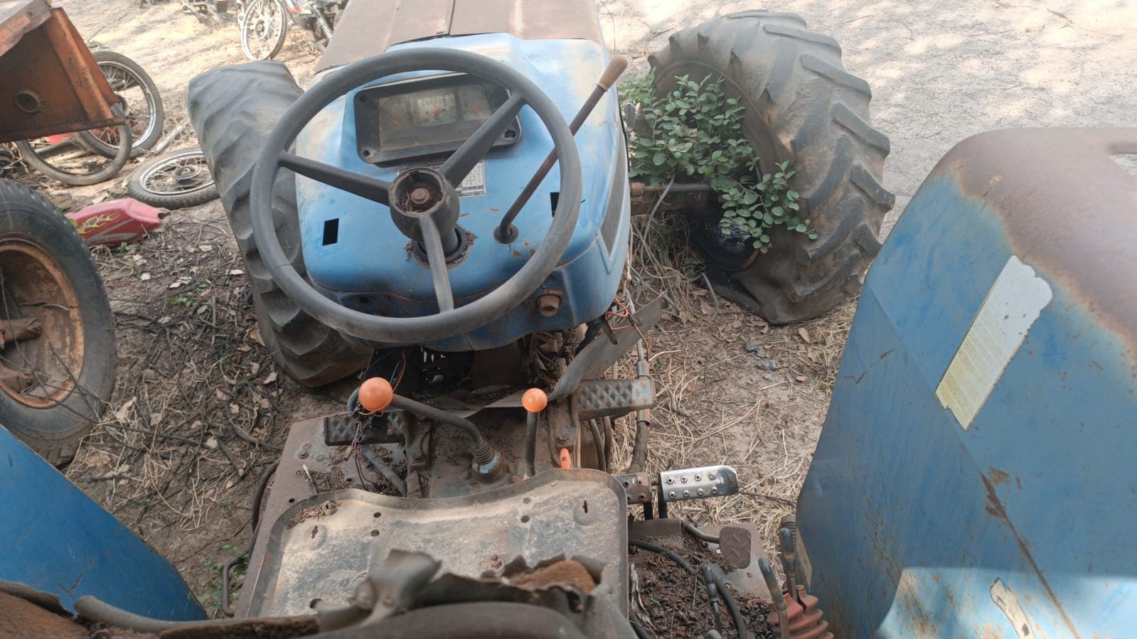 Trator New Holland/8010 — imagem 6