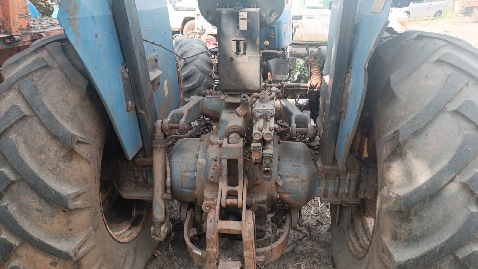 Trator New Holland/8010 — imagem 7