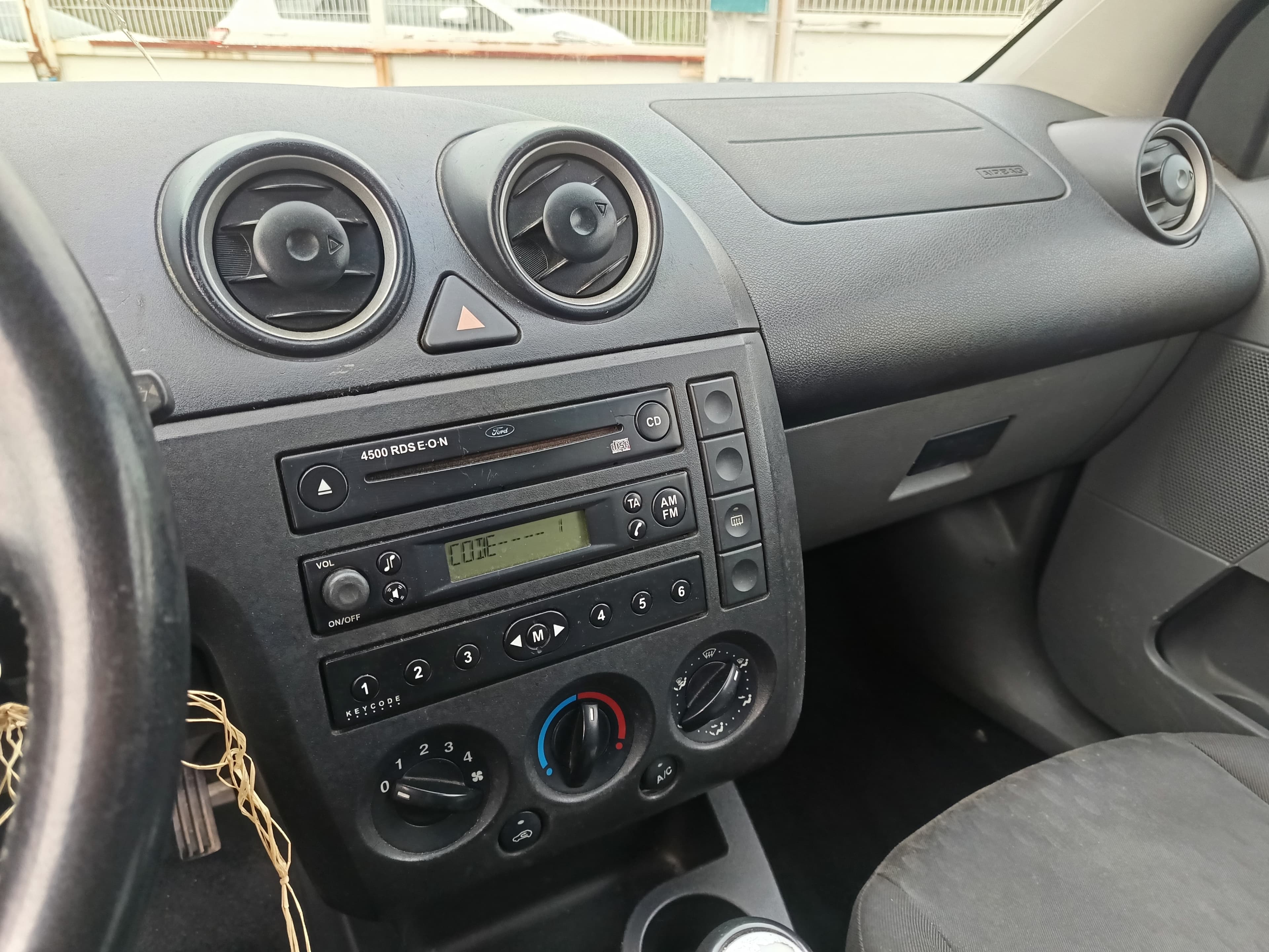 Ford Fiesta TDCI · Ano 2003 — imagem 28