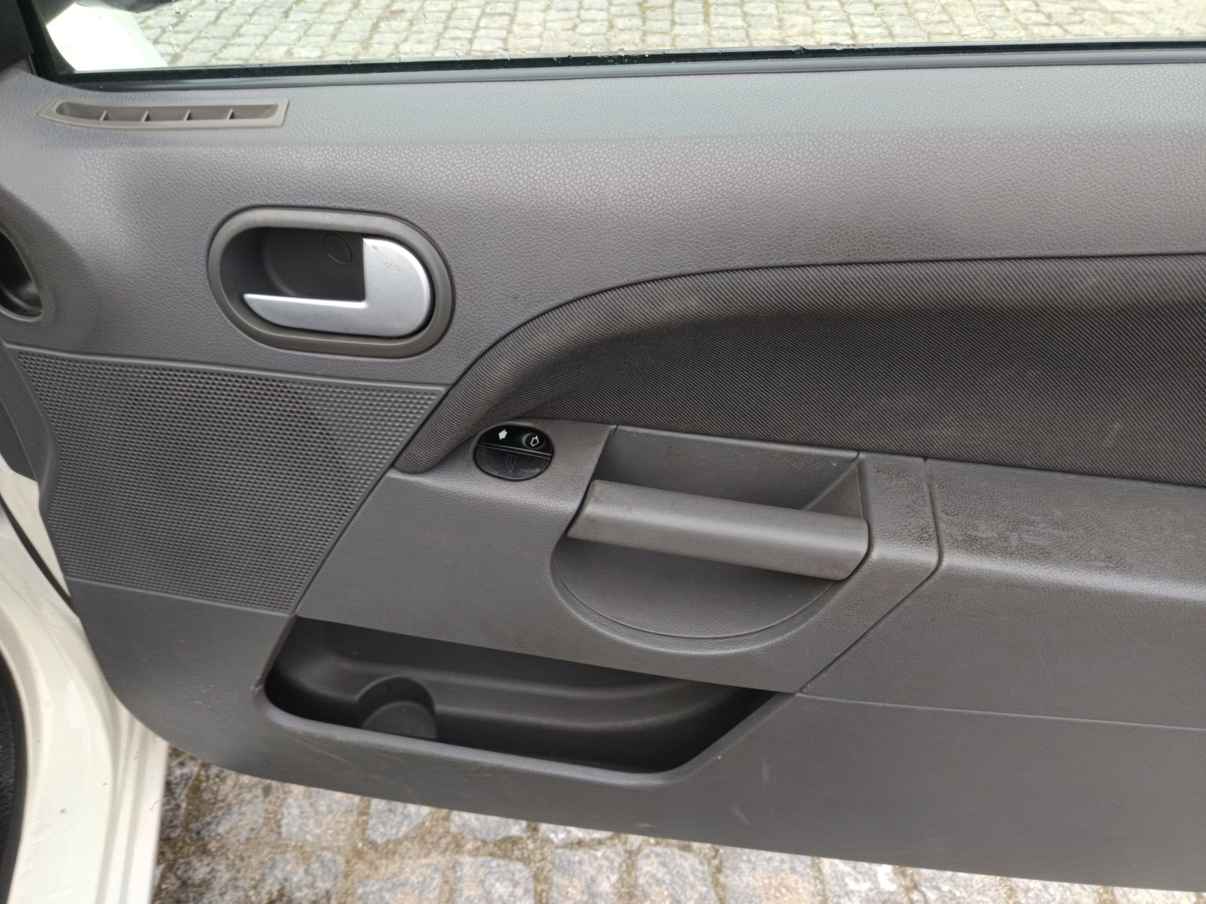 Ford Fiesta TDCI · Ano 2003 — imagem 21