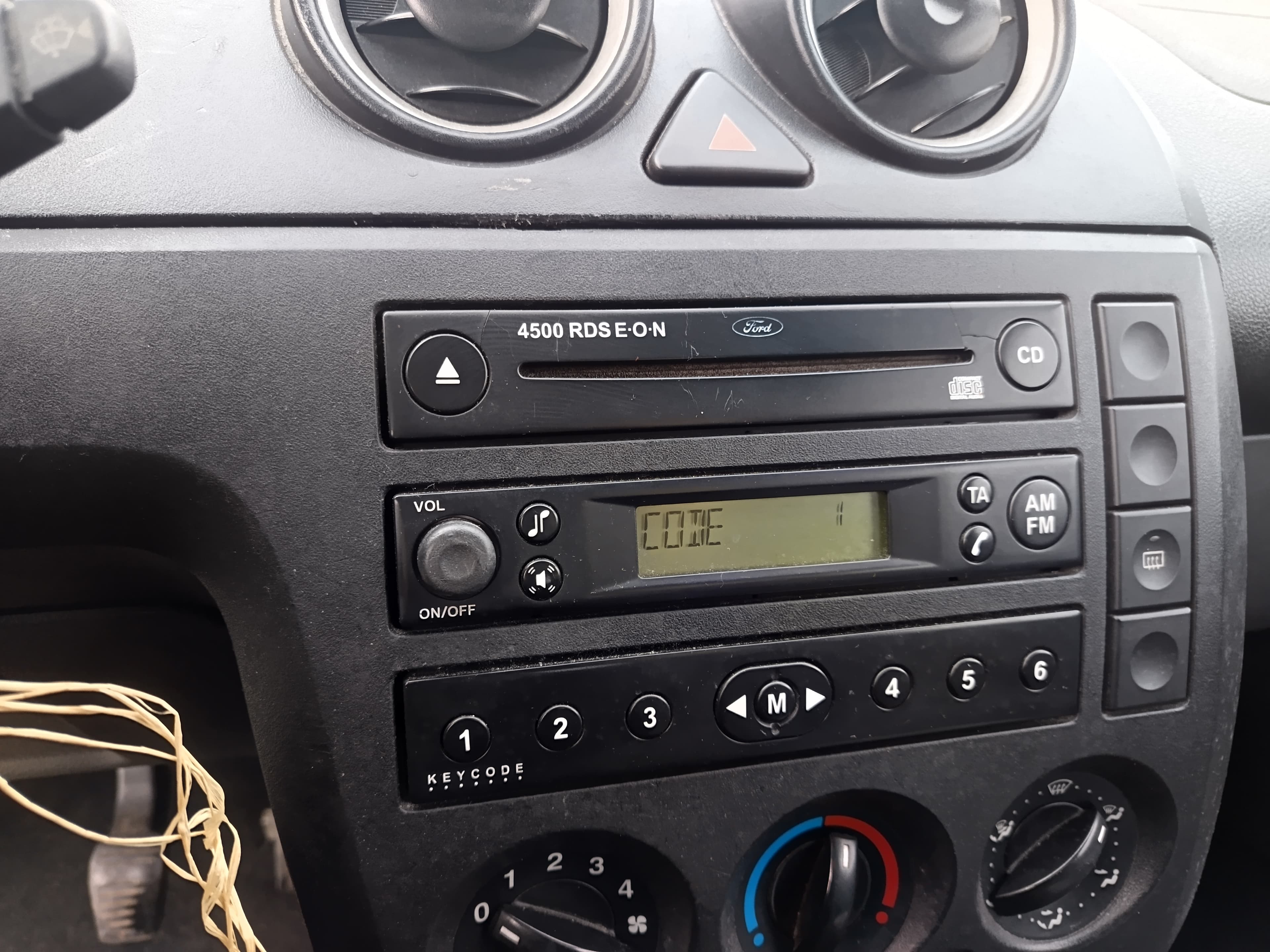Ford Fiesta TDCI · Ano 2003 — imagem 29