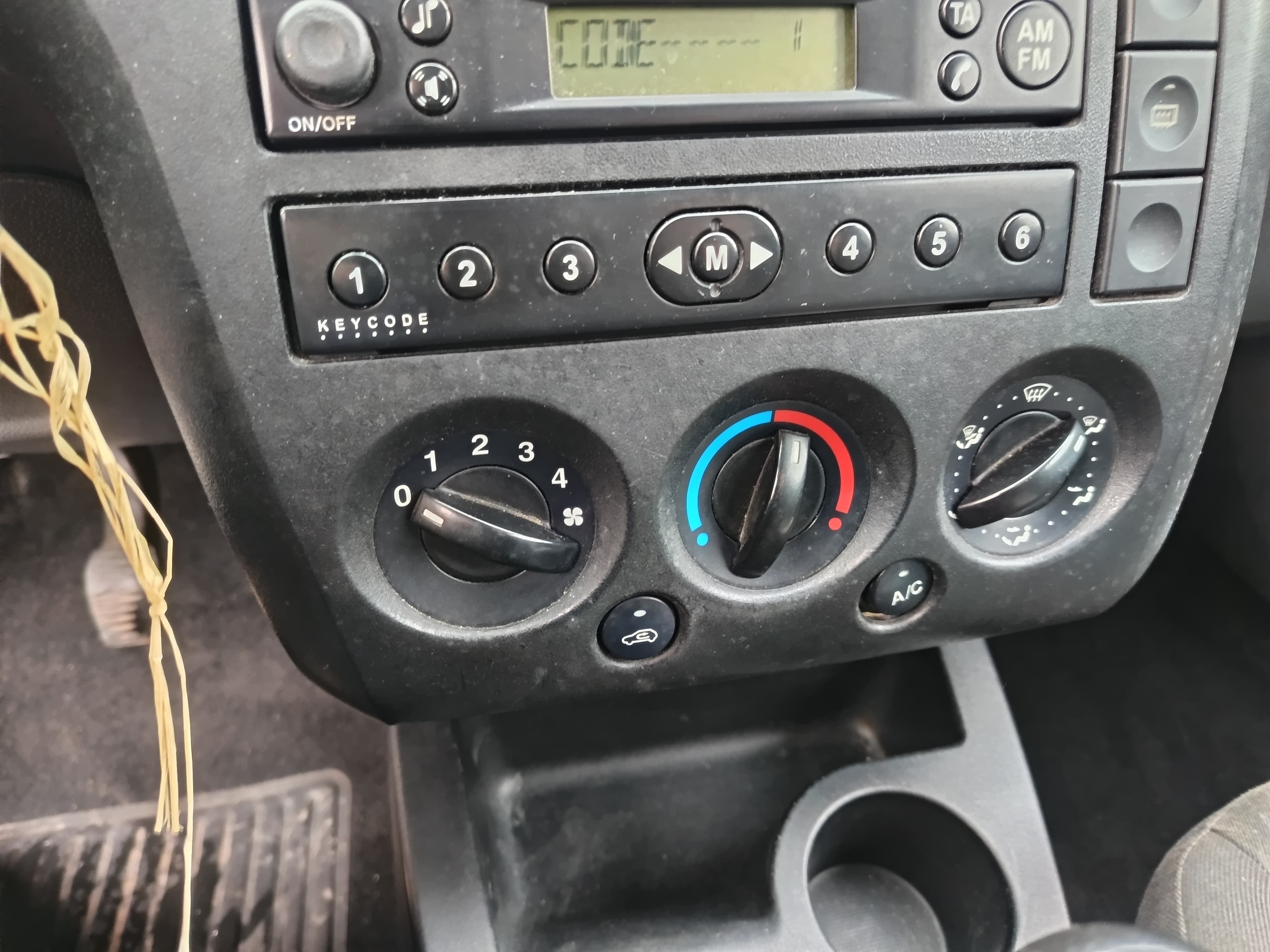 Ford Fiesta TDCI · Ano 2003 — imagem 30