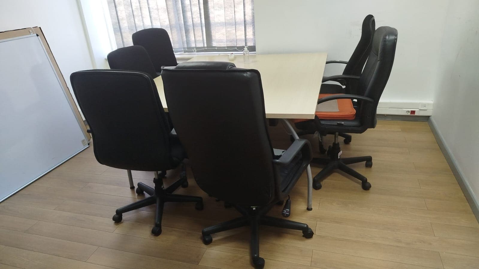 Mobiliario de oficina — imagen 1