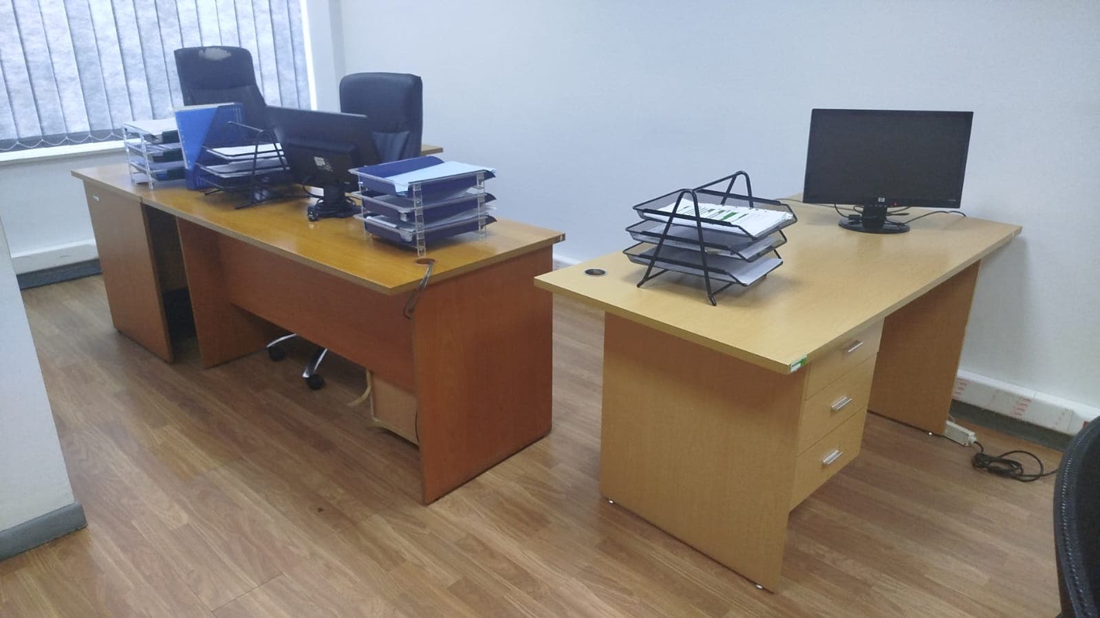 Office furniture — image 1
