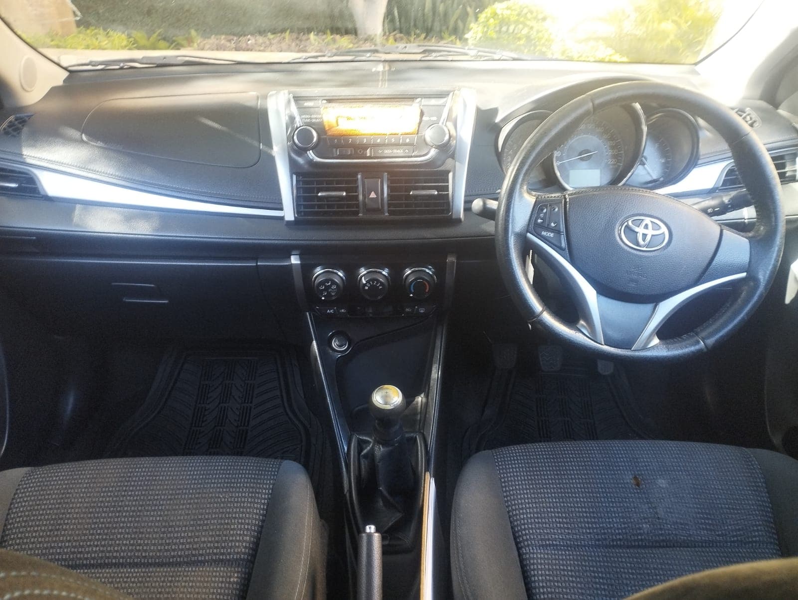 Toyota/Yaris - 2015 — imagem 9