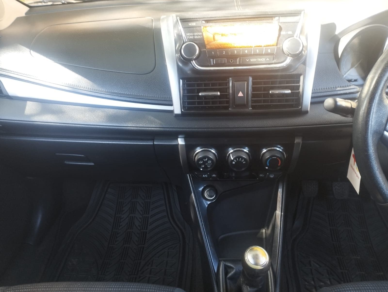 Toyota/Yaris - 2015 — imagem 6
