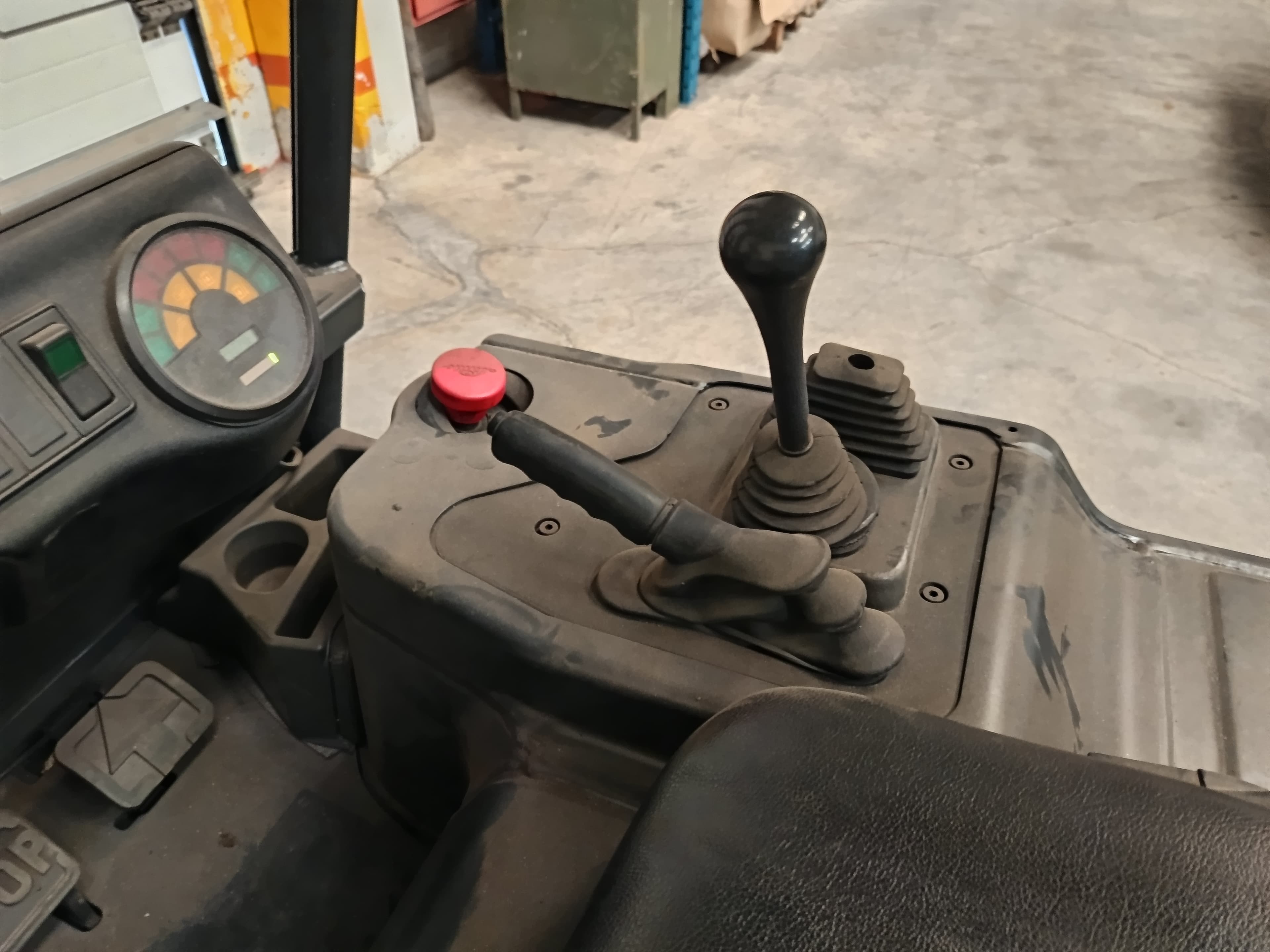 Linde Forklift — image 11