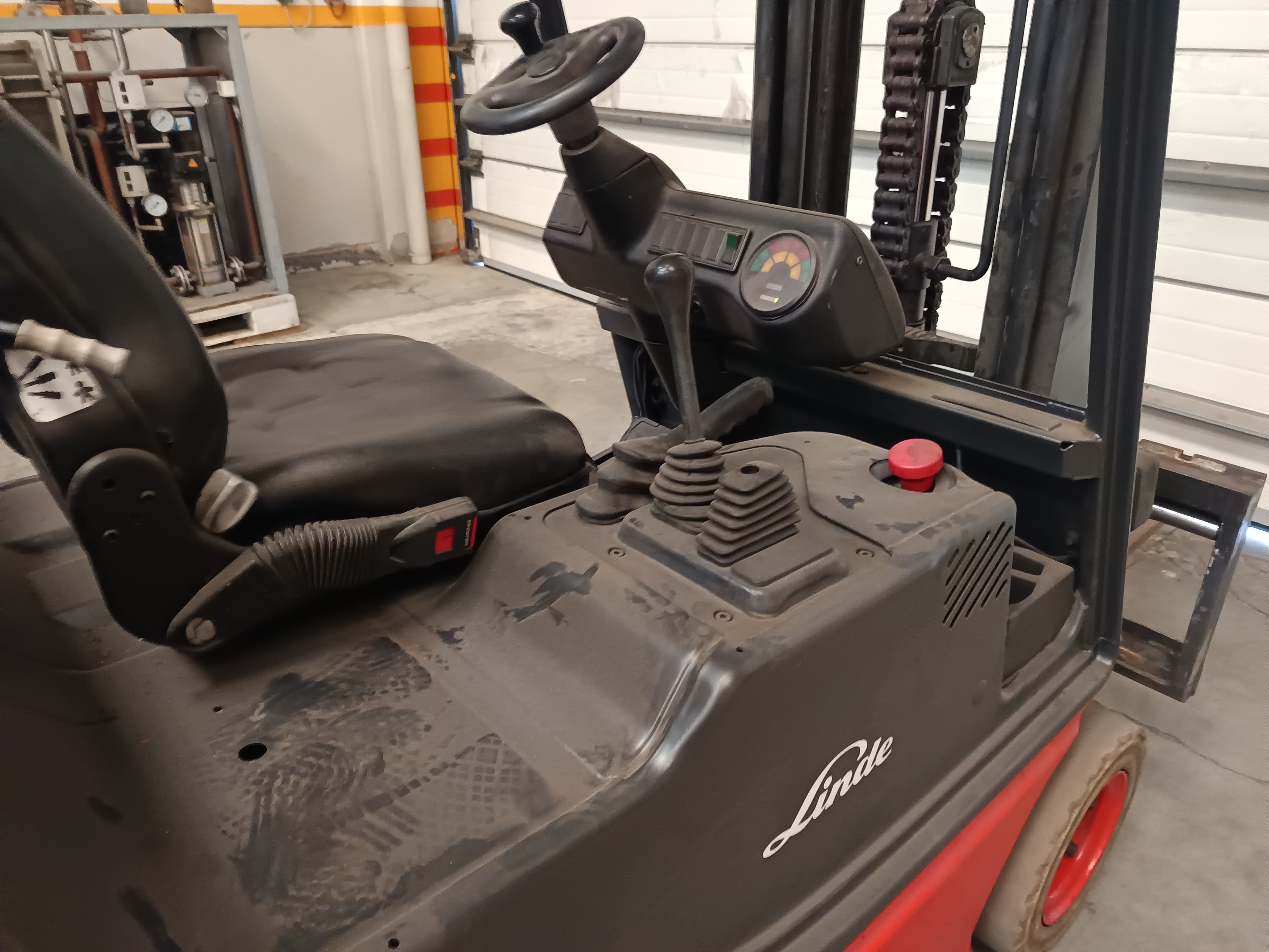 Linde Forklift — image 8