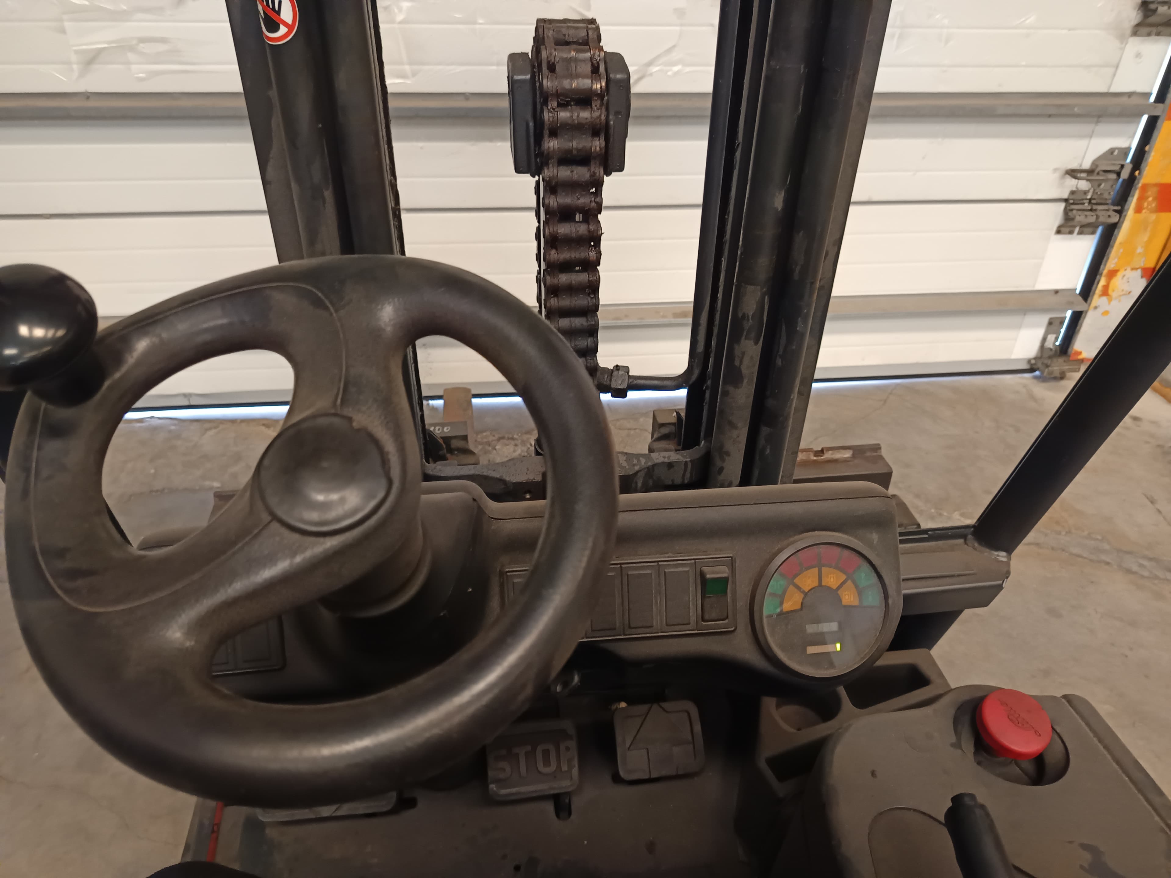 Linde Forklift — image 12