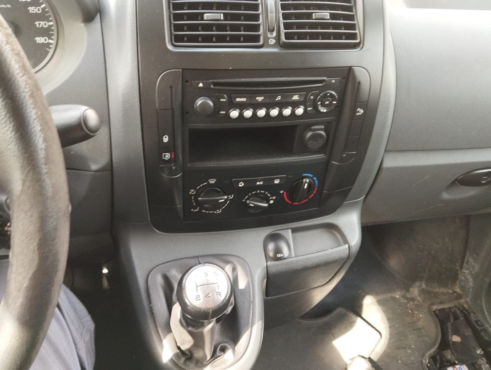 Peugeot Expert · Ano 2014 — imagem 14