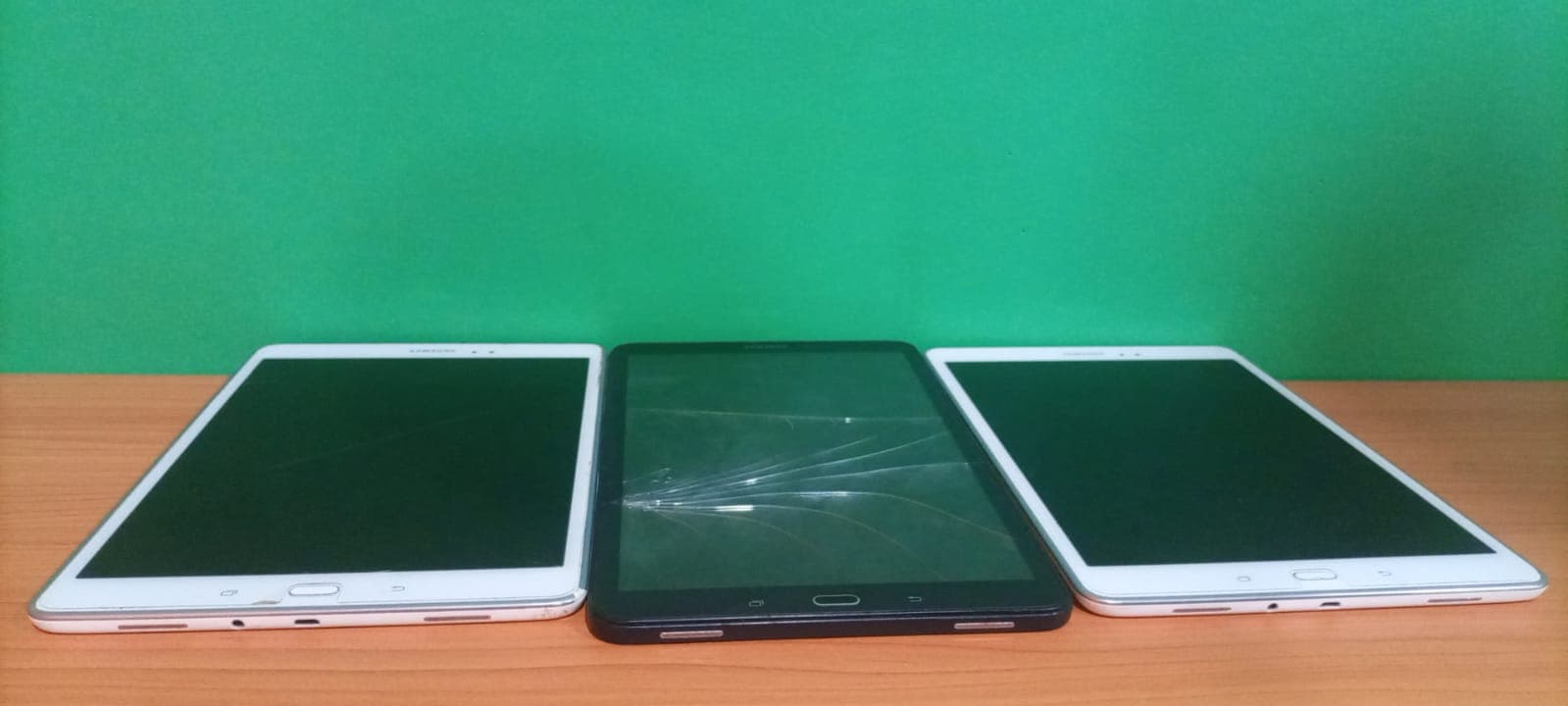 Três tablets Samsung — imagen 1
