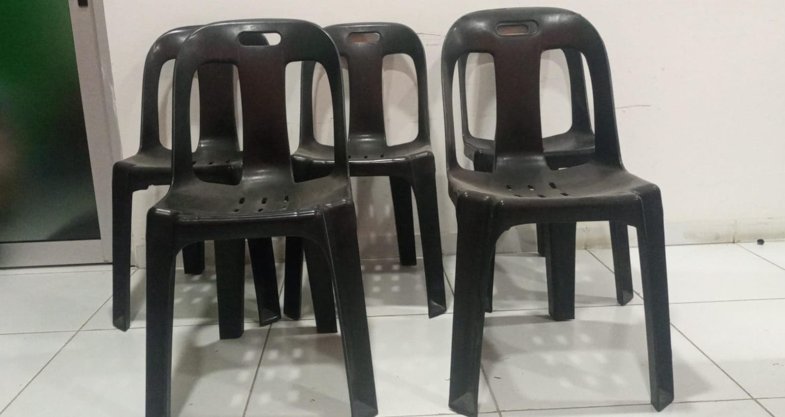 Cadeiras plásticas — imagen 1