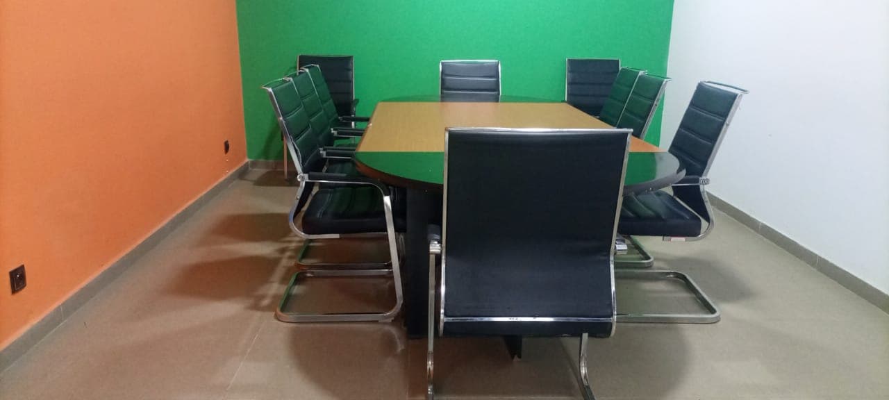 Office furniture — image 4