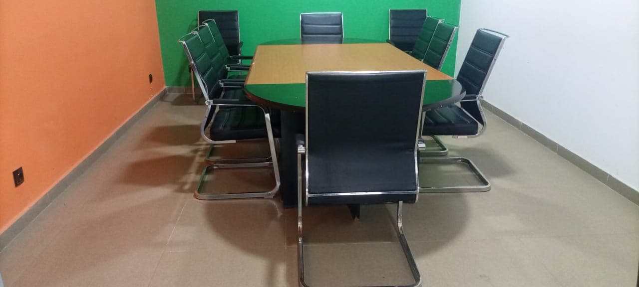 Office furniture — image 6
