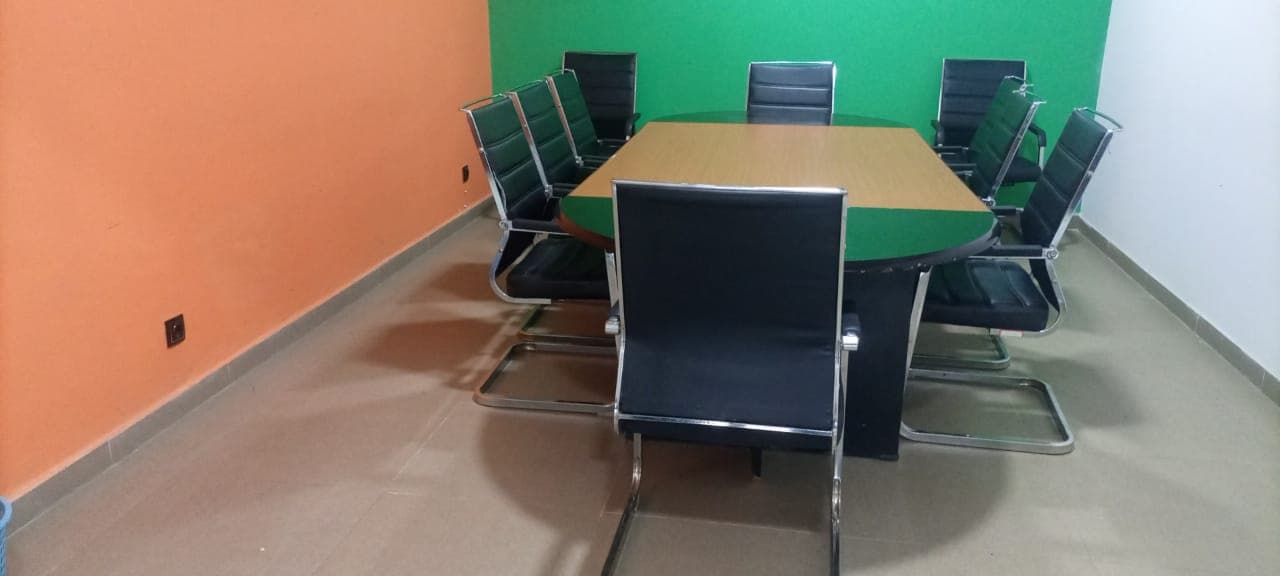 Office furniture — image 2