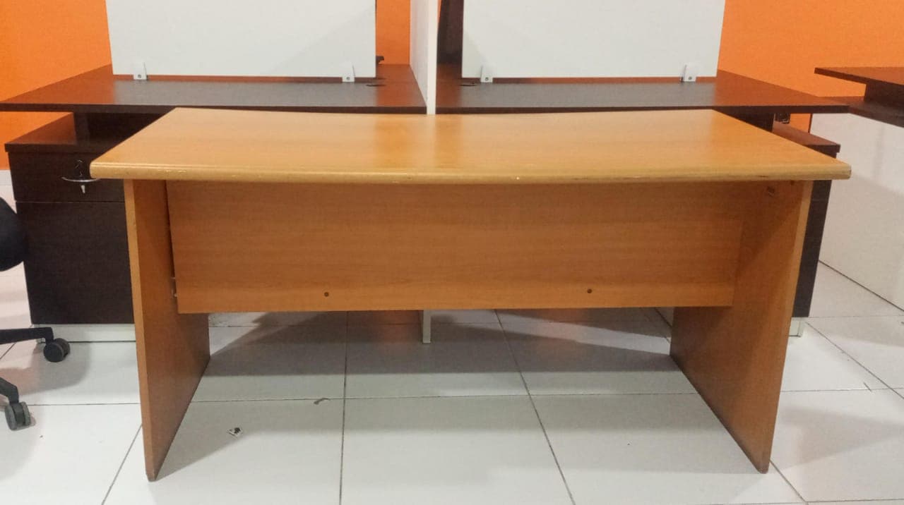 Secretária com gavetas — imagen 3