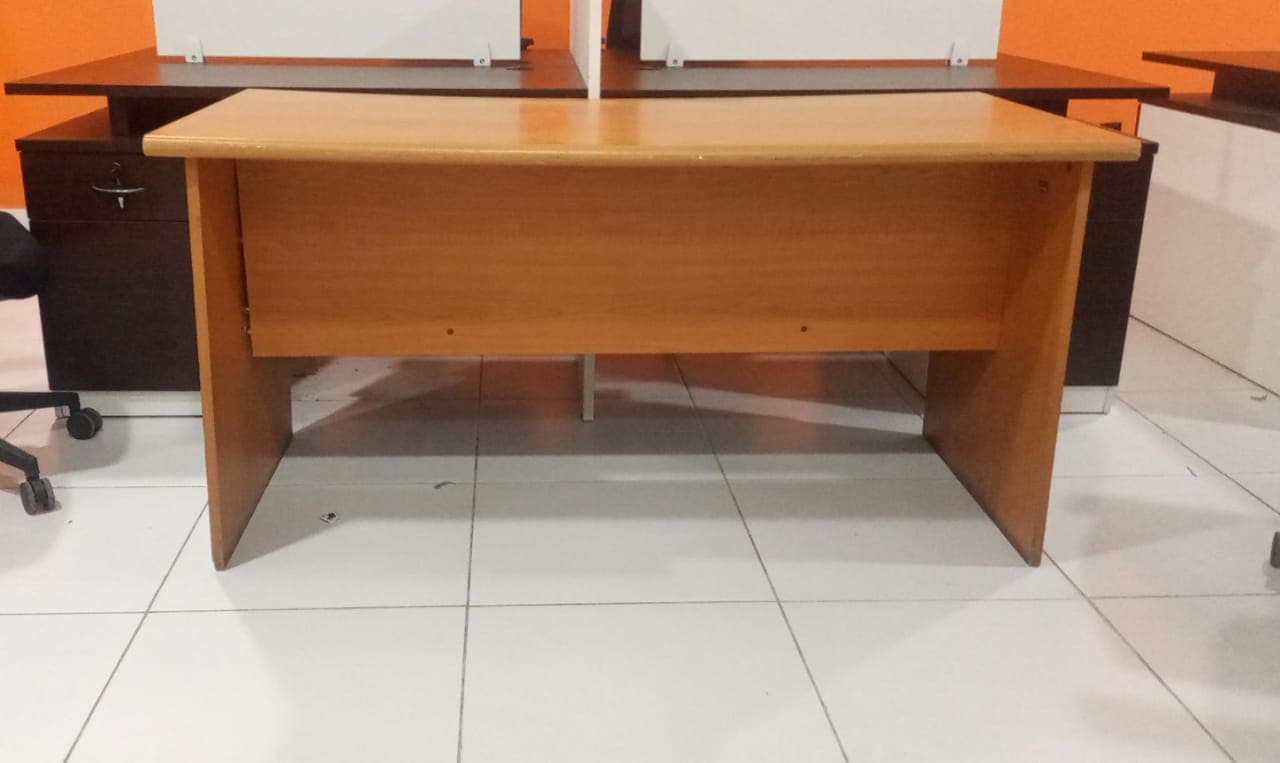 Secretária com gavetas — imagen 4