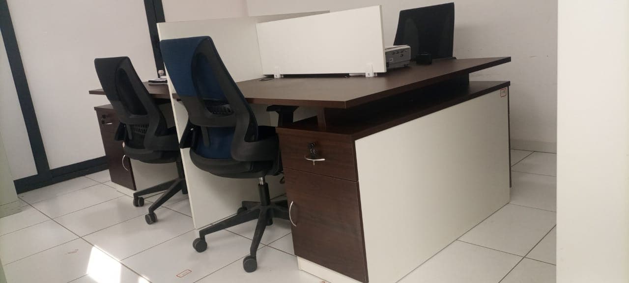Ilha com quatro postos de trabalho — imagem 2