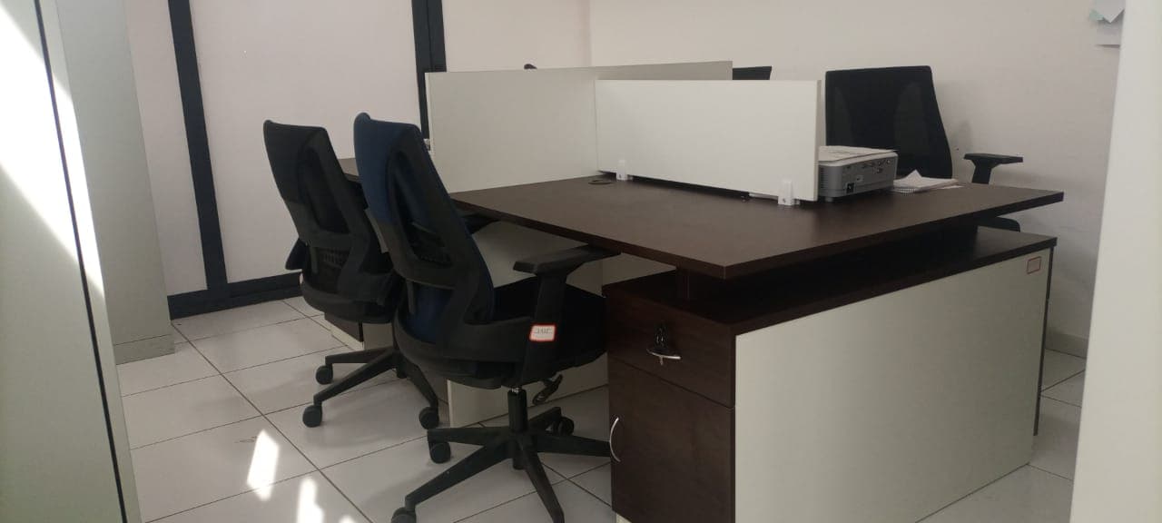 Ilha com quatro postos de trabalho — imagem 4