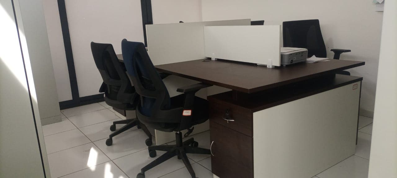 Ilha com quatro postos de trabalho — imagem 5
