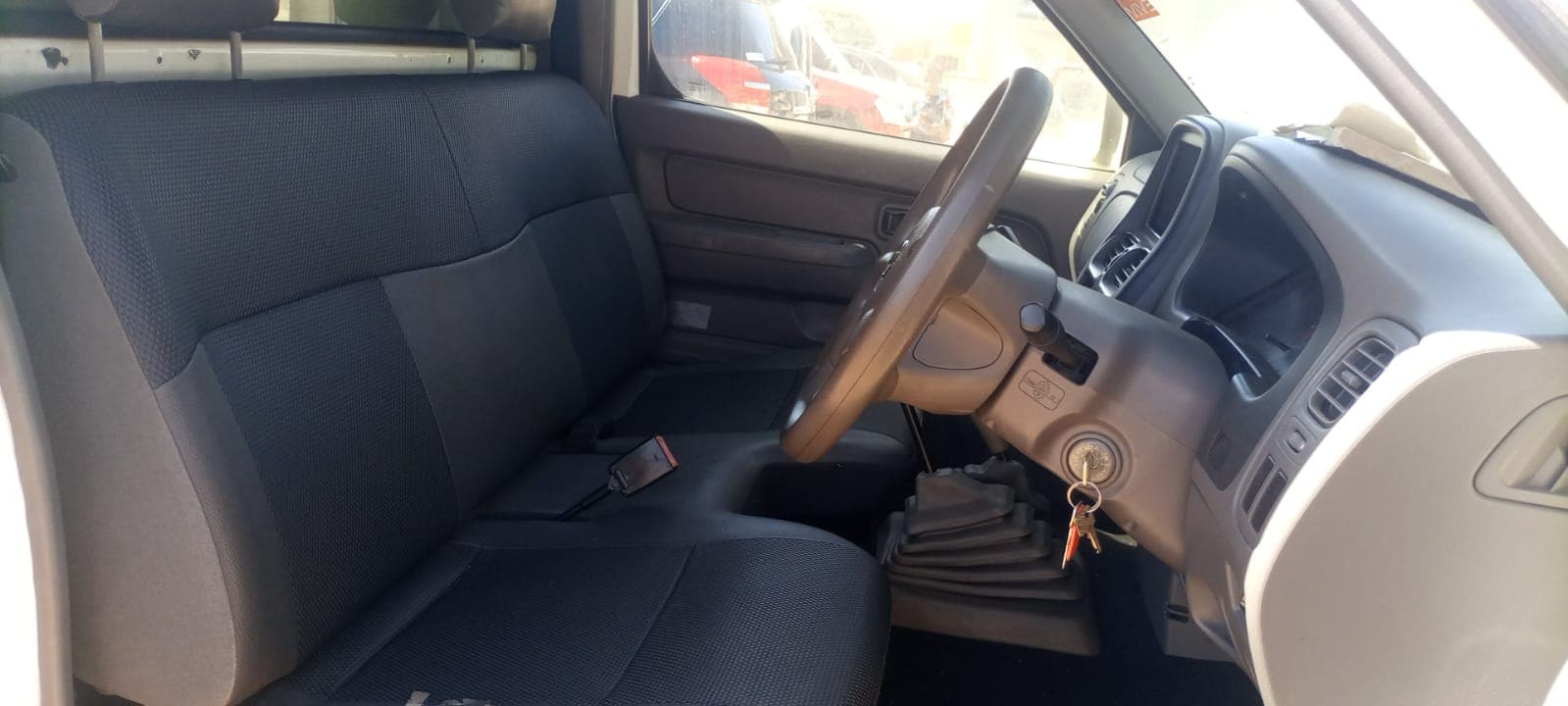 Nissan Hardbody — image 7