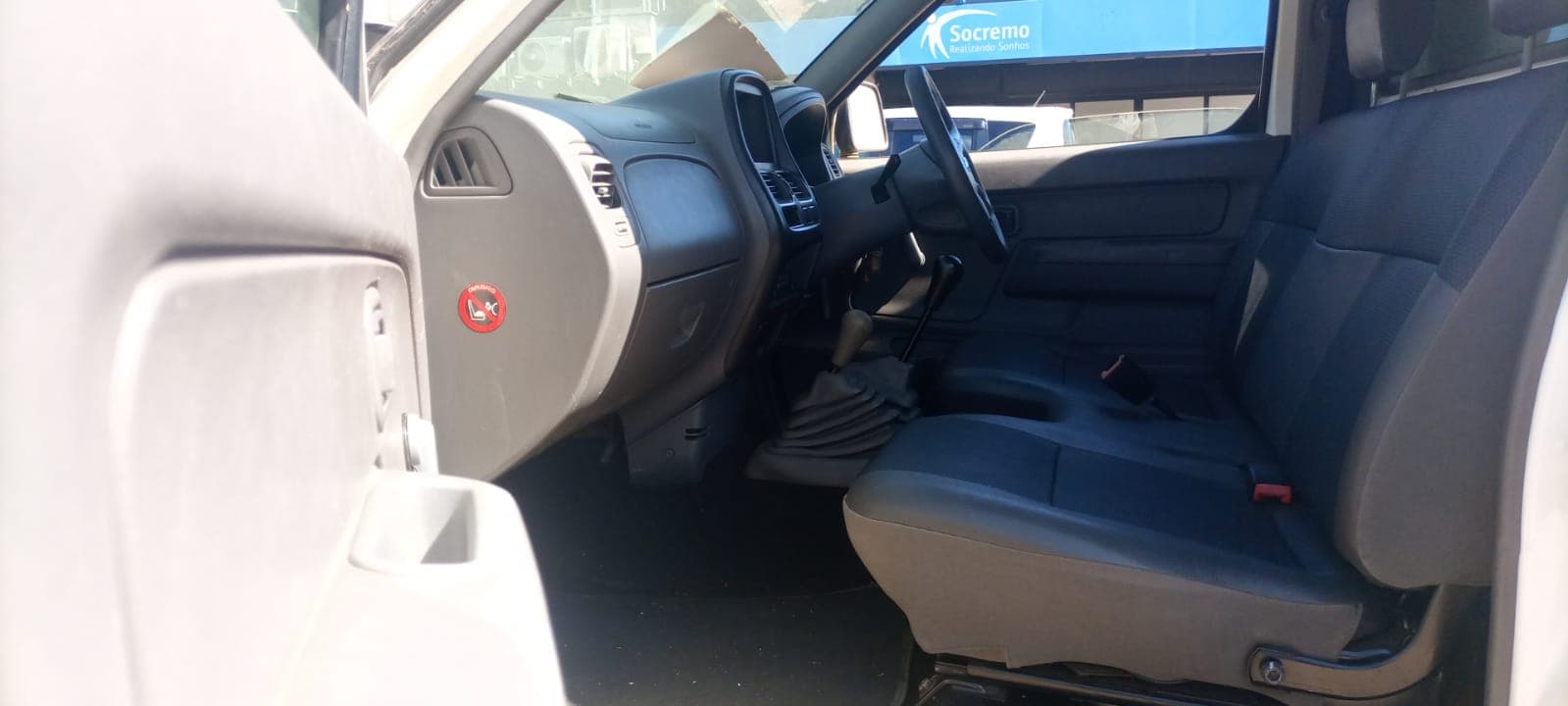 Nissan Hardbody — image 6
