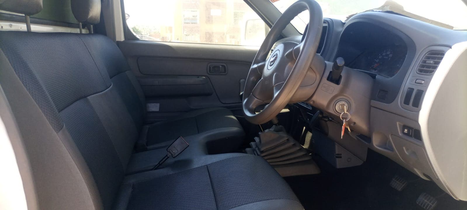 Nissan Hardbody — image 8