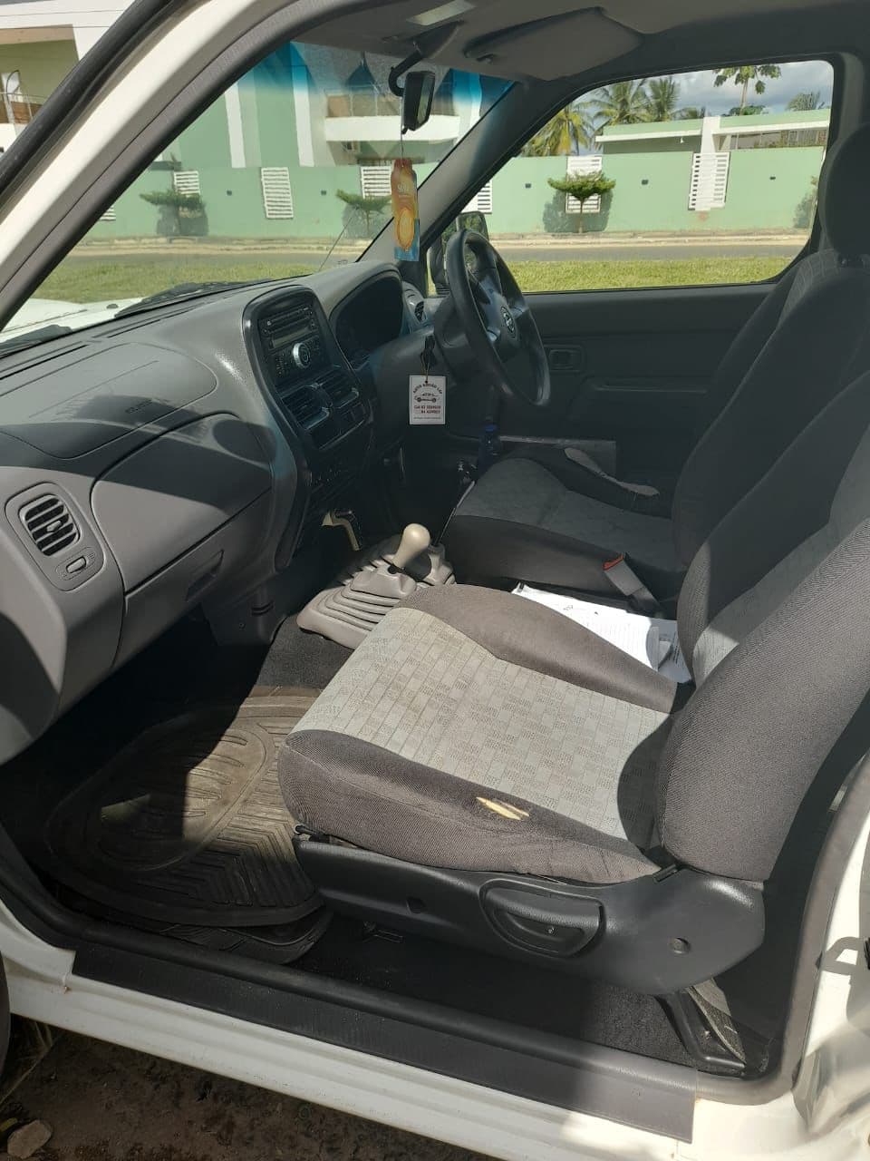 Nissan Hardbody — image 6