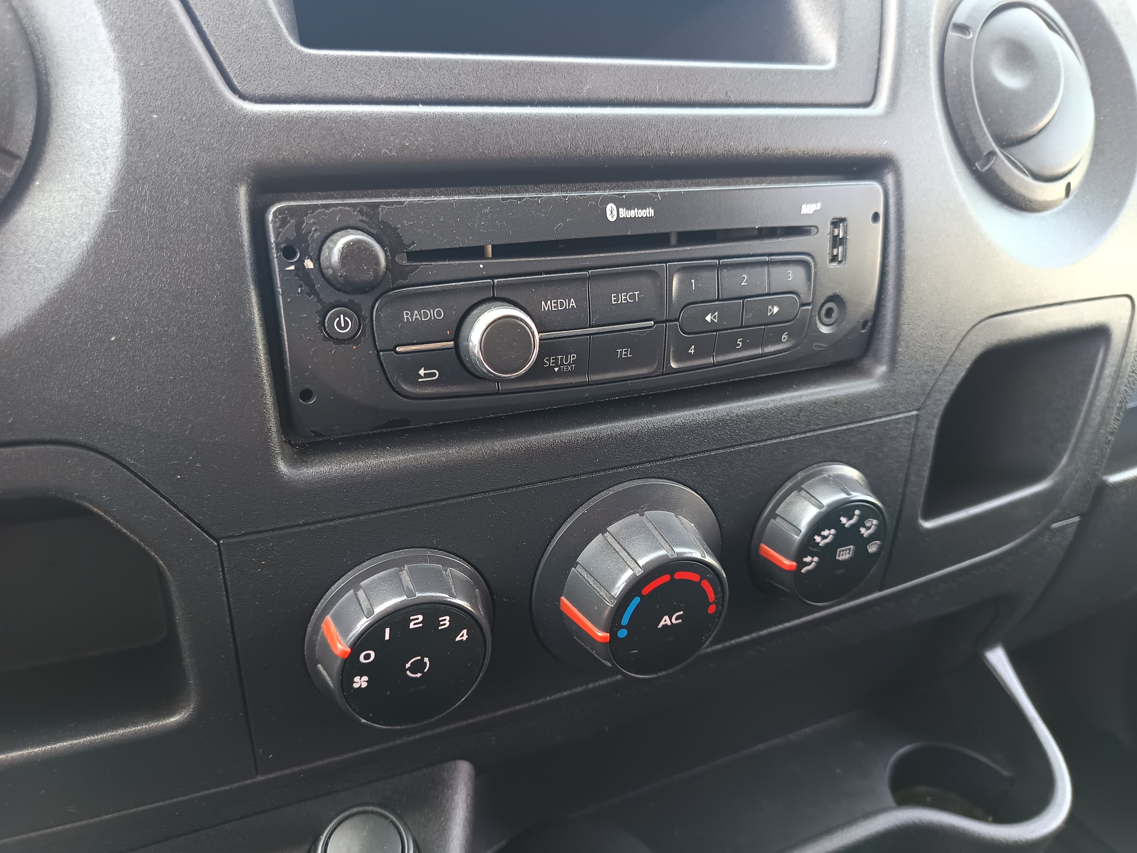 Renault Master · Ano 2014 — imagem 32