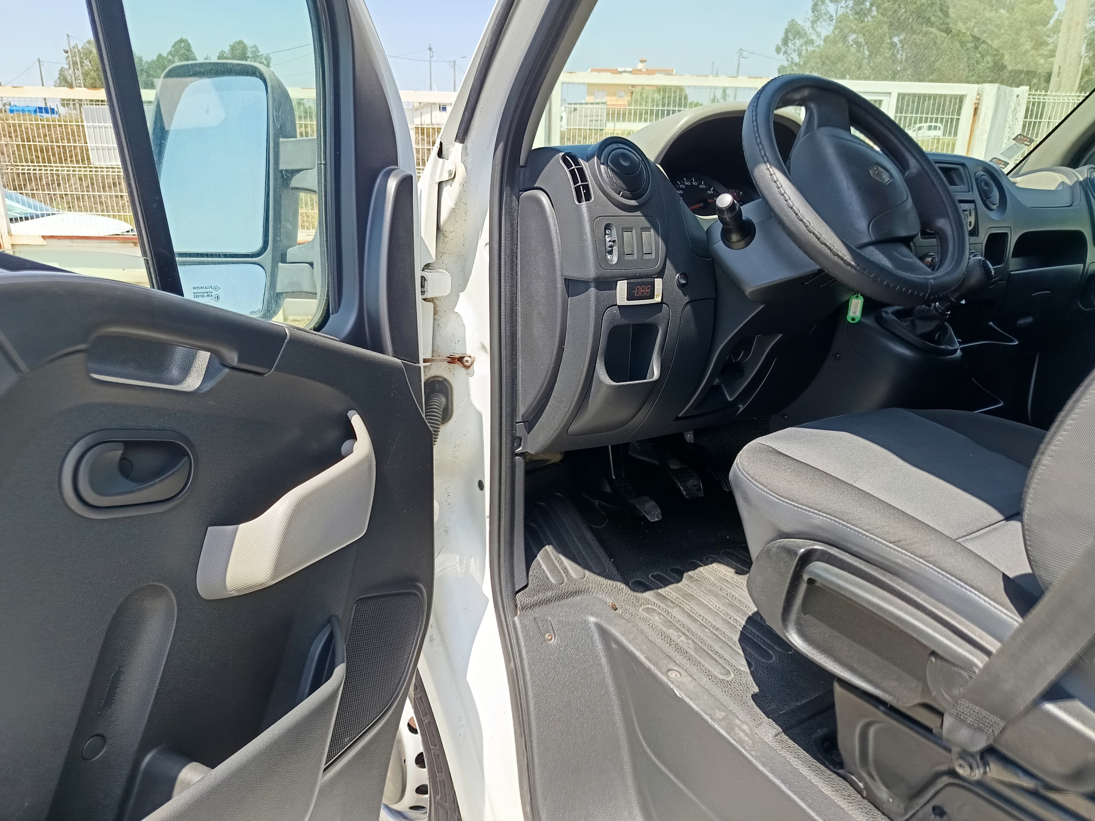 Renault Master · Ano 2014 — imagem 26