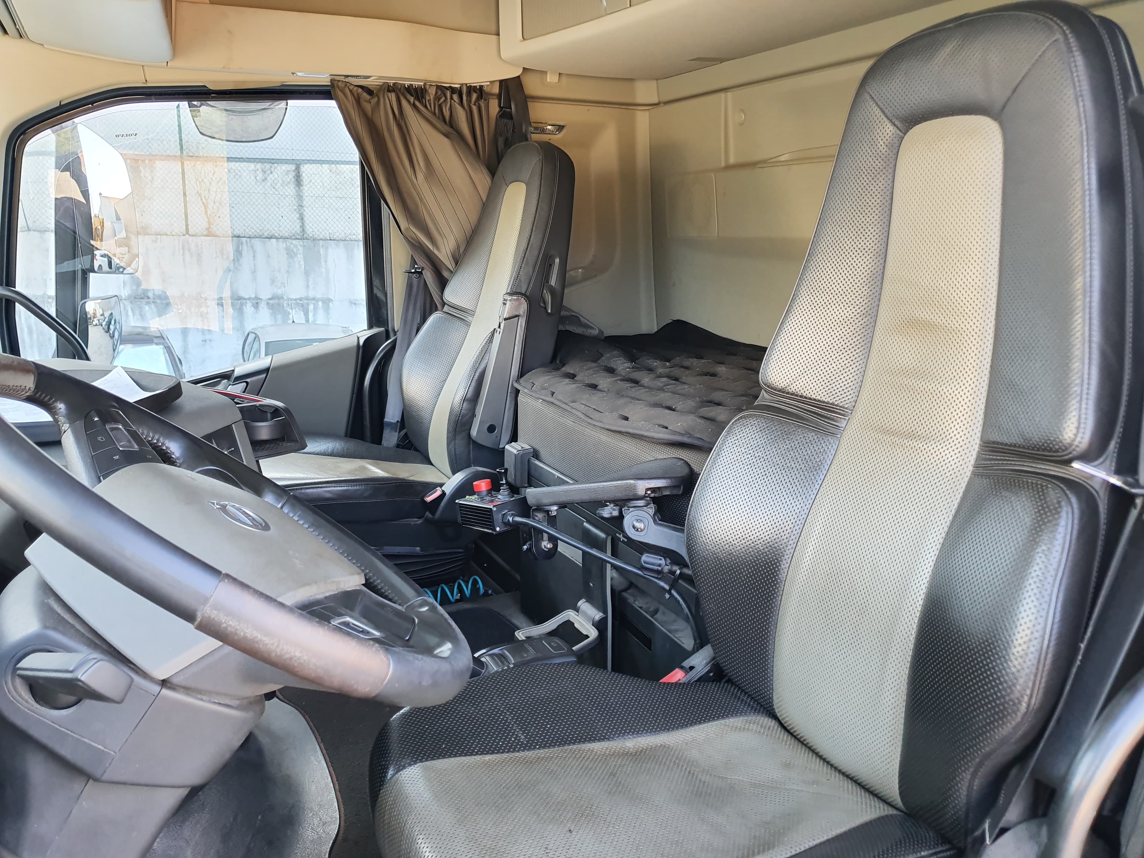 Volvo FH 6X4 · Ano 2014 — imagen 21