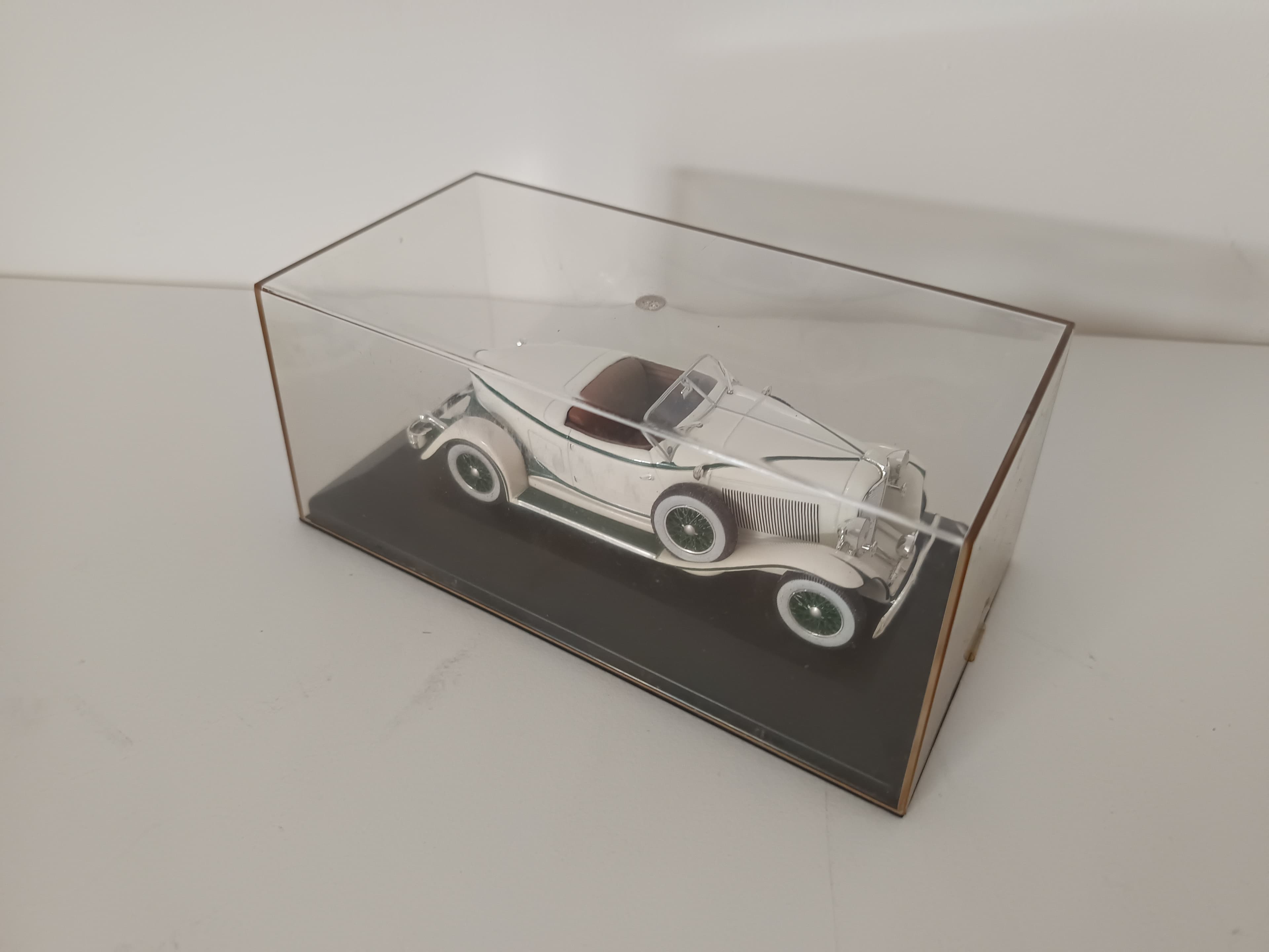 Miniatura Veículo Escala 1:43 — image 3