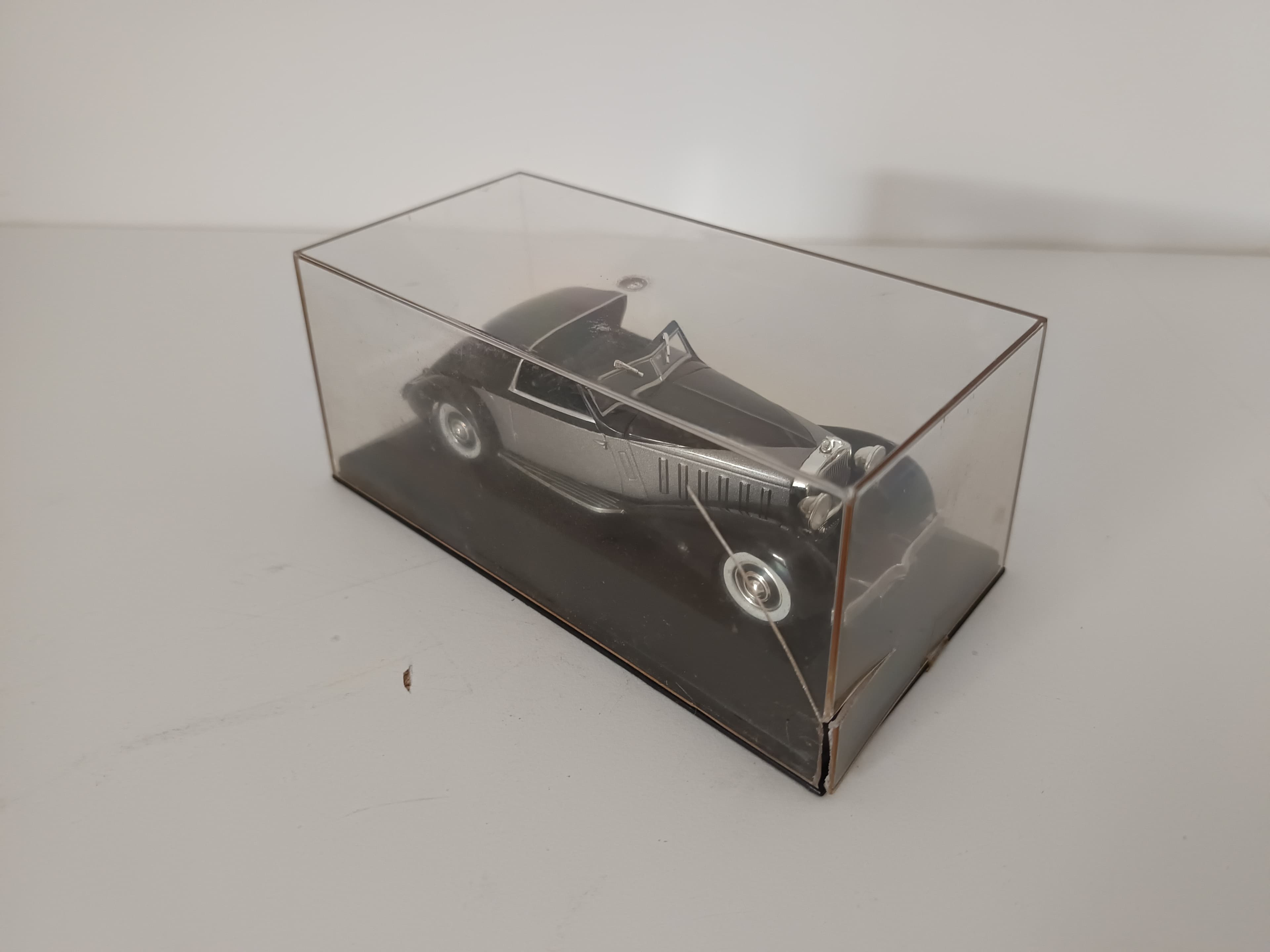 Miniatura Veículo Escala 1:43 — image 4