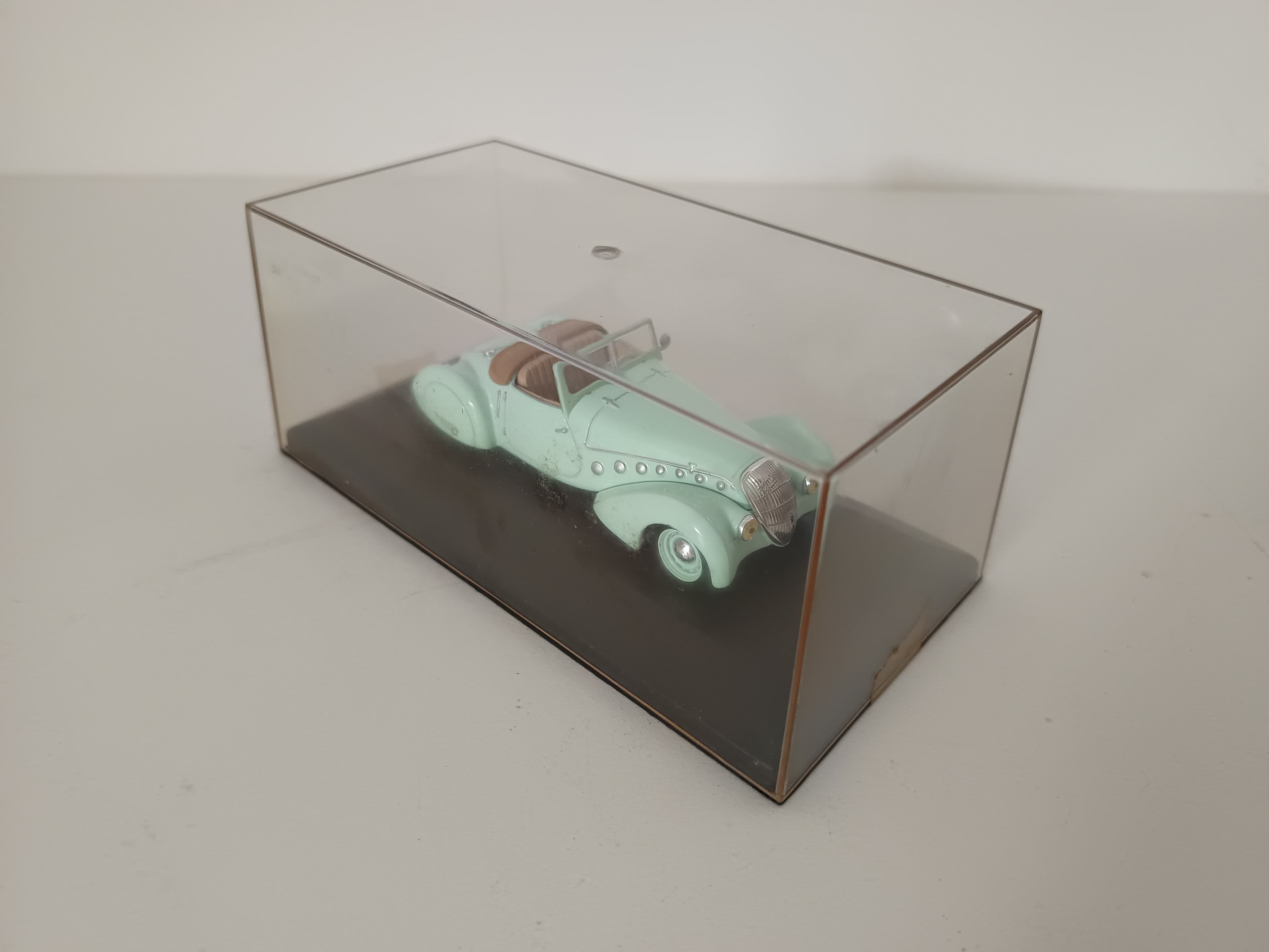 Miniatura Veículo Escala 1:43 — image 4