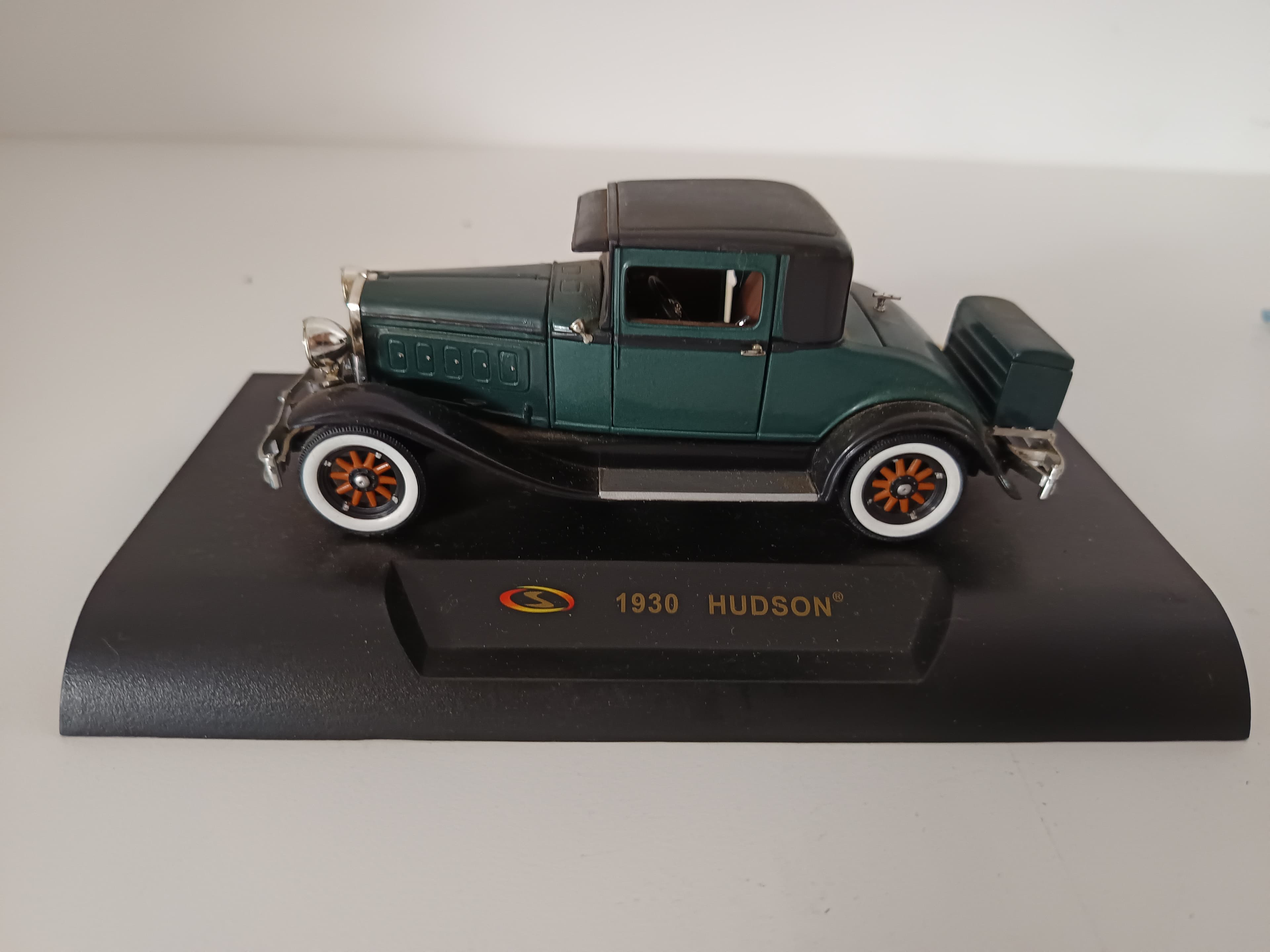 Miniatura Veículo Escala 1:43