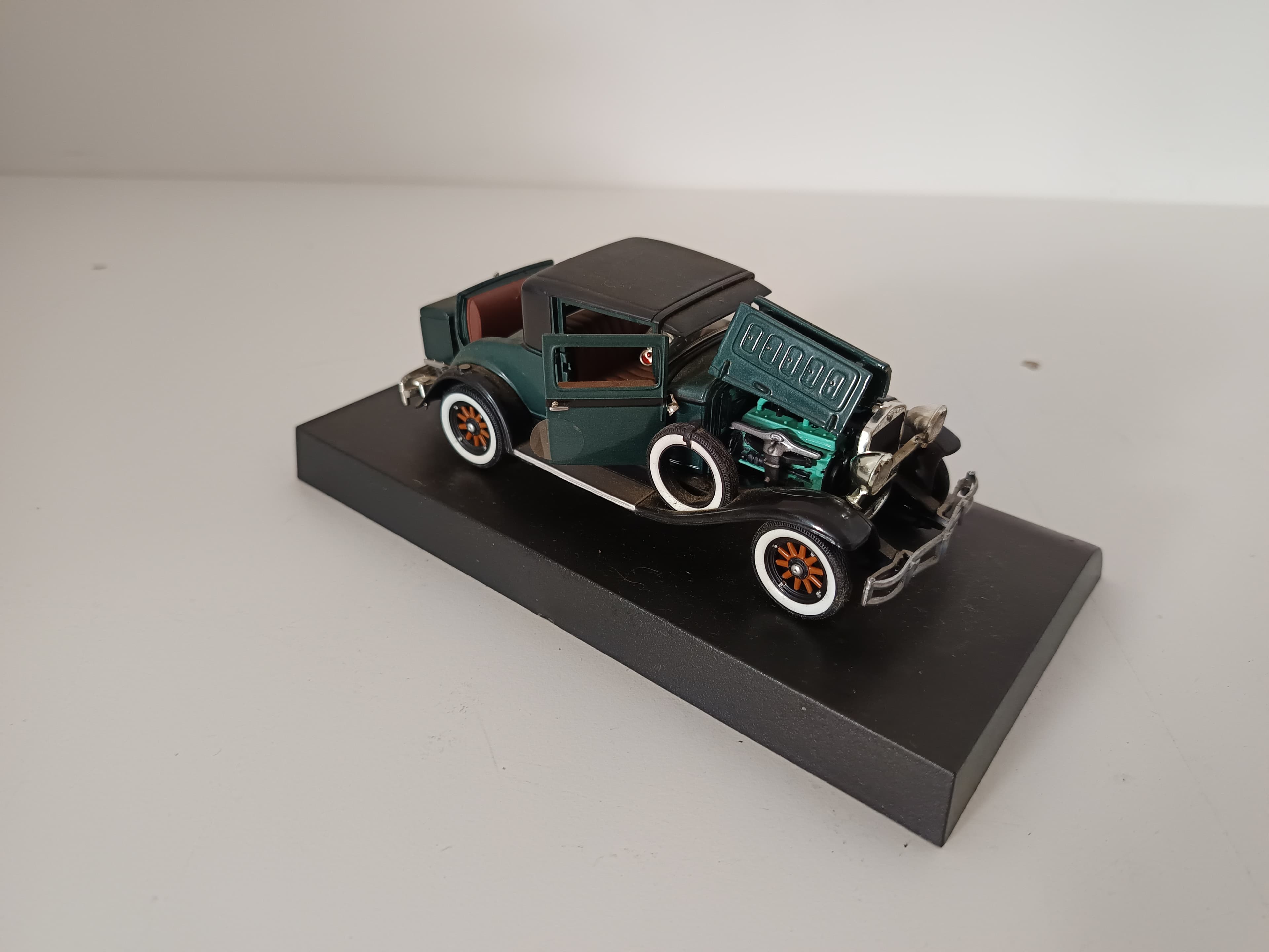 Miniatura Veículo Escala 1:43 — imagem 4