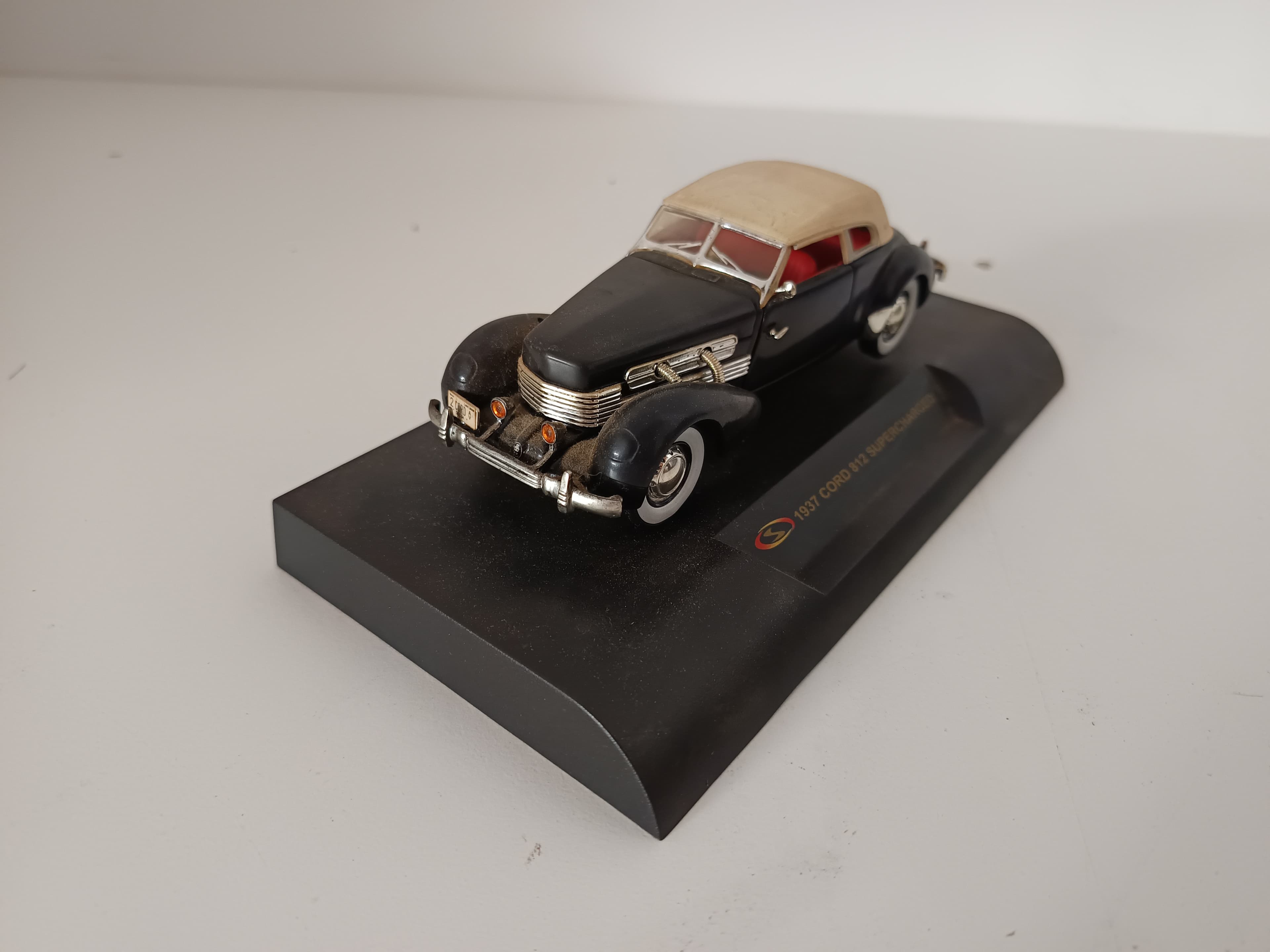 Miniatura de Vehículo Escala 1:43 — imagen 3