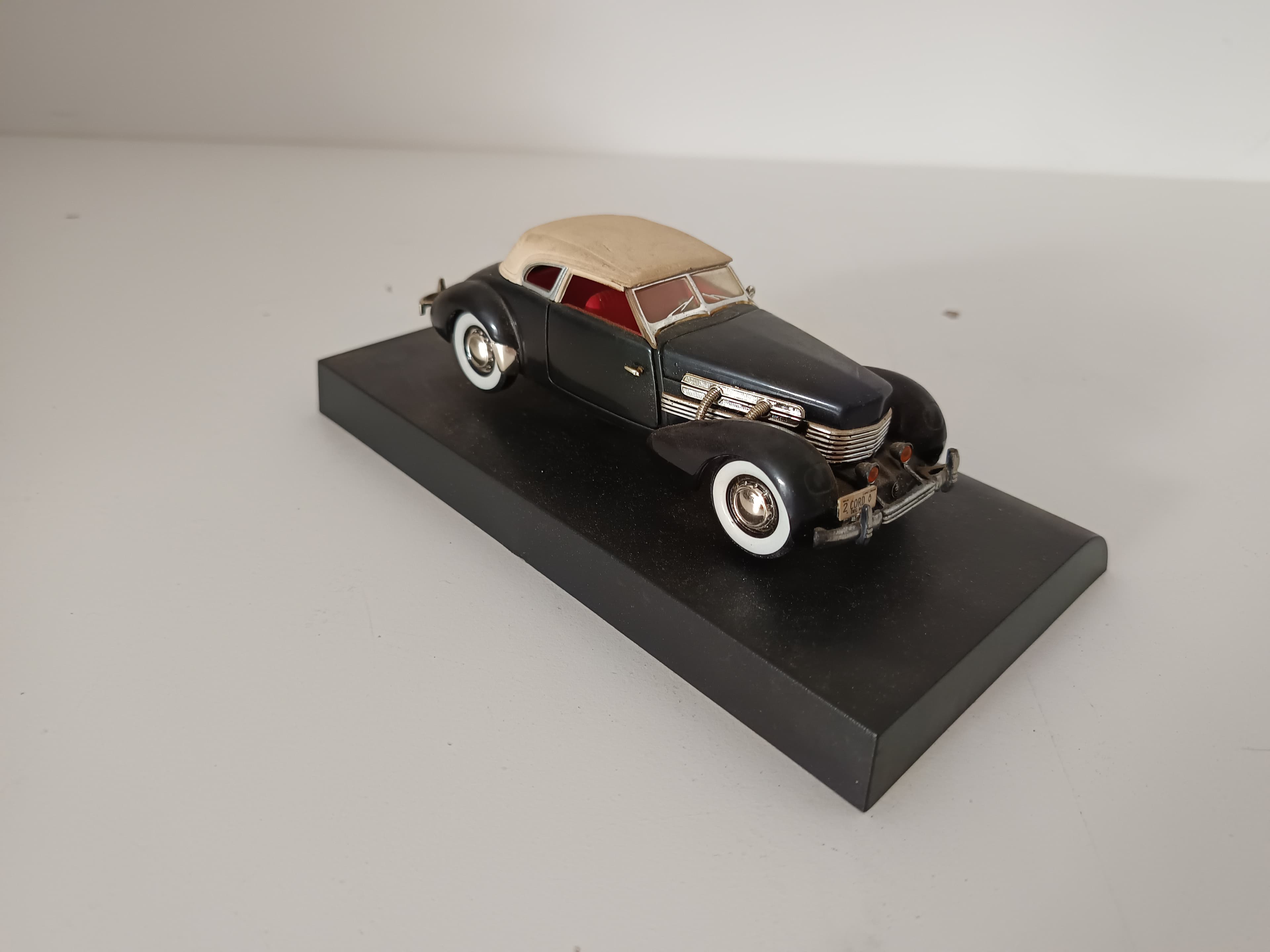 Miniatura de Vehículo Escala 1:43 — imagen 5