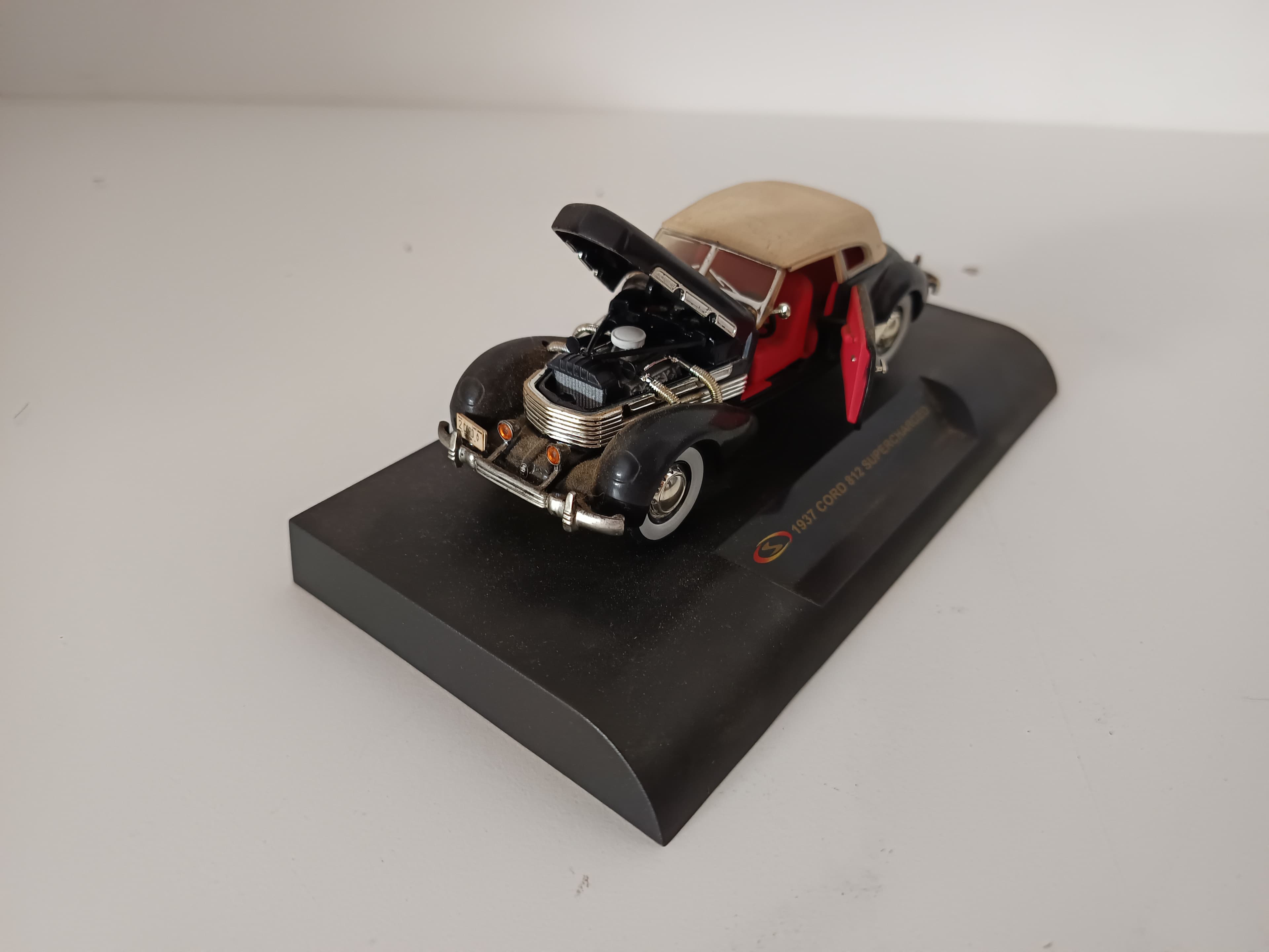 Miniatura de Vehículo Escala 1:43 — imagen 2