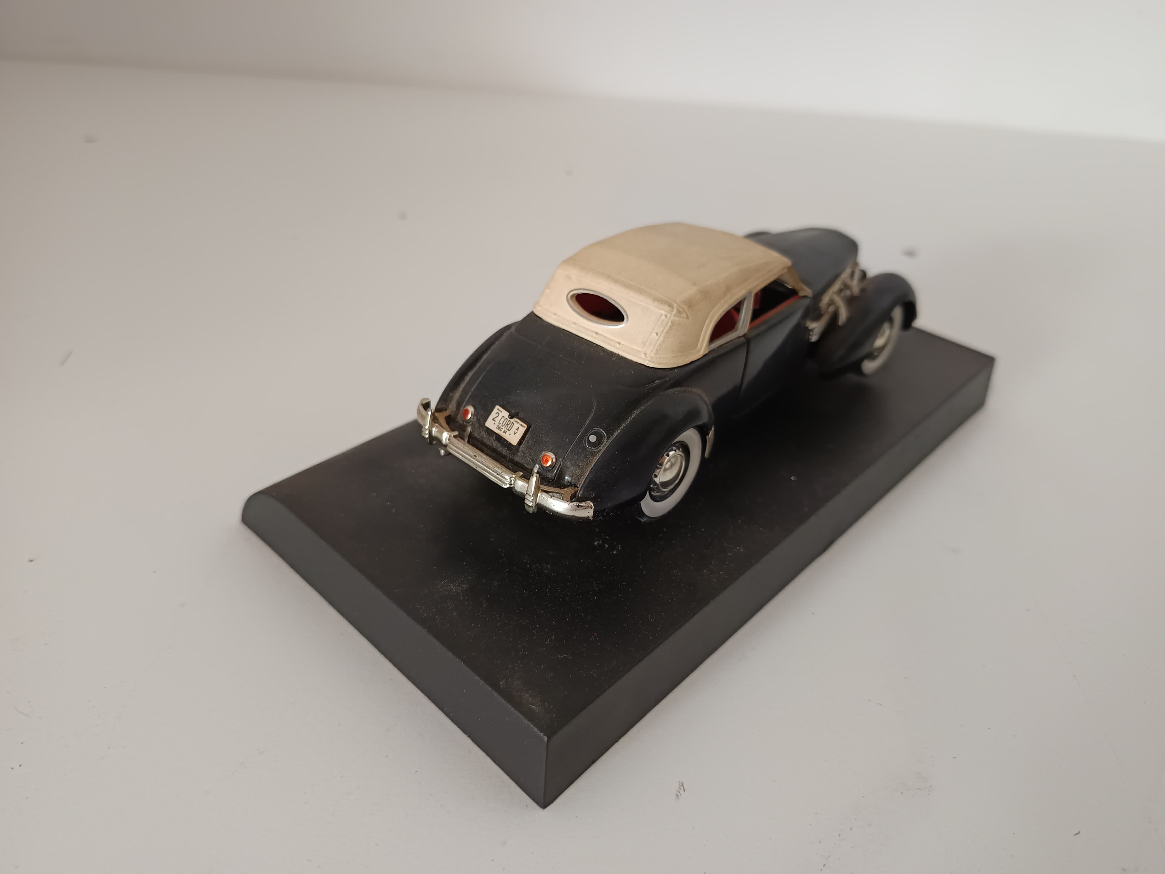Miniatura de Vehículo Escala 1:43 — imagen 6
